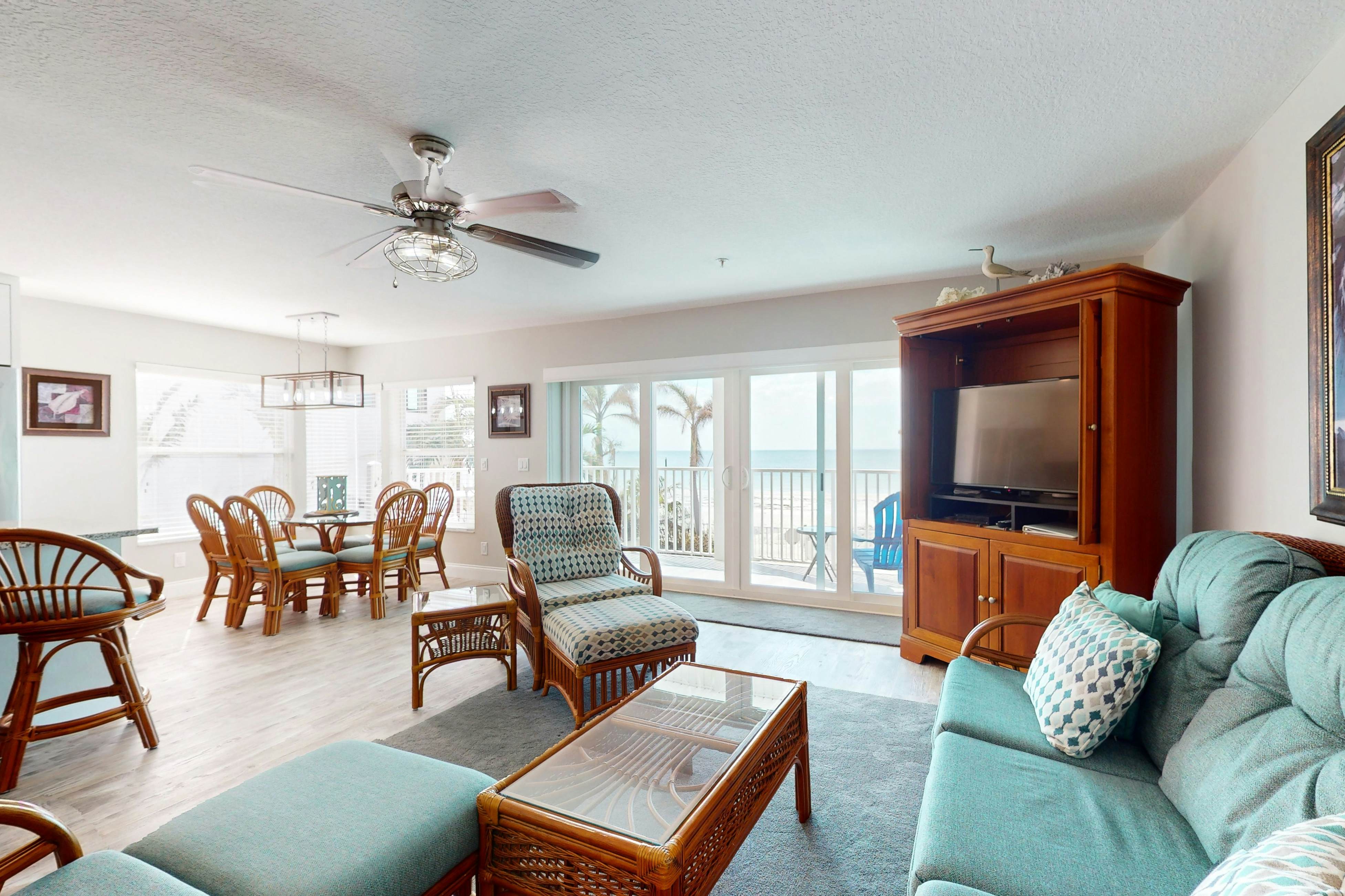 Oceanfront Gem w/ Pool, Hot Tub & Stunning Views - Covered Parking