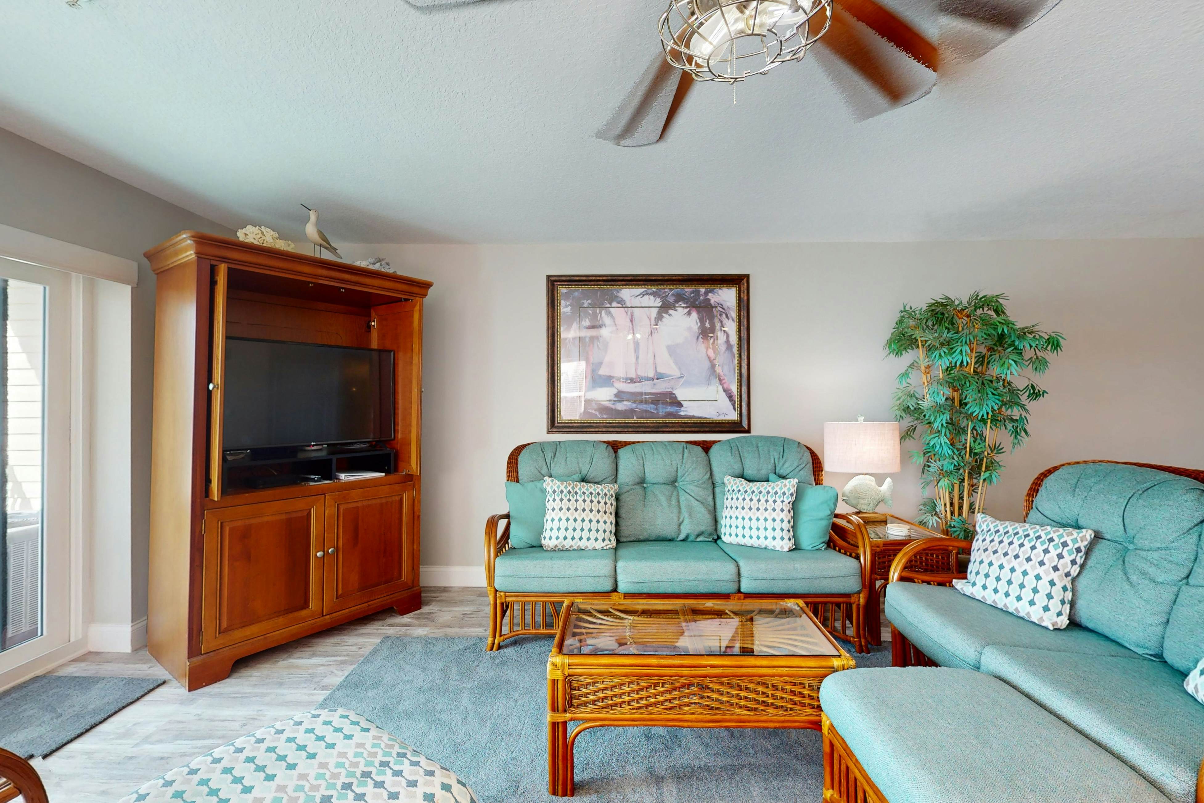 Oceanfront Gem w/ Pool, Hot Tub & Stunning Views - Covered Parking