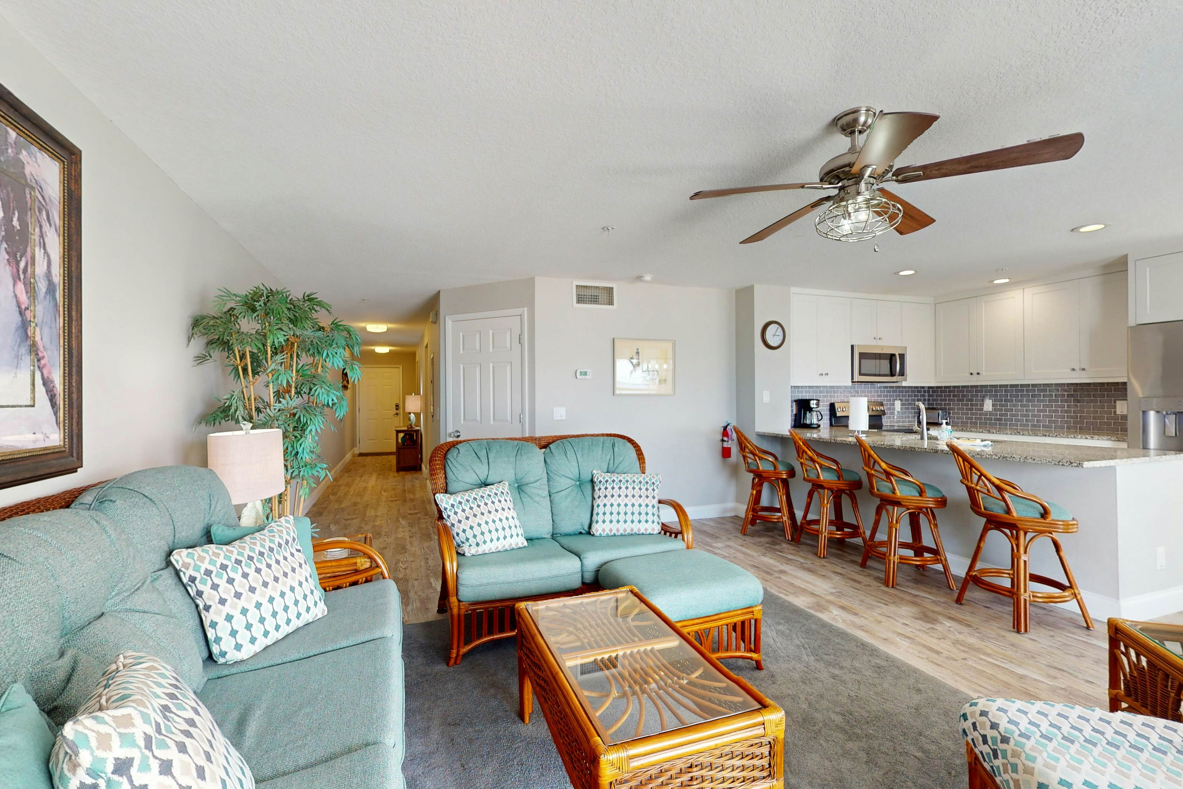 Oceanfront Gem w/ Pool, Hot Tub & Stunning Views - Covered Parking