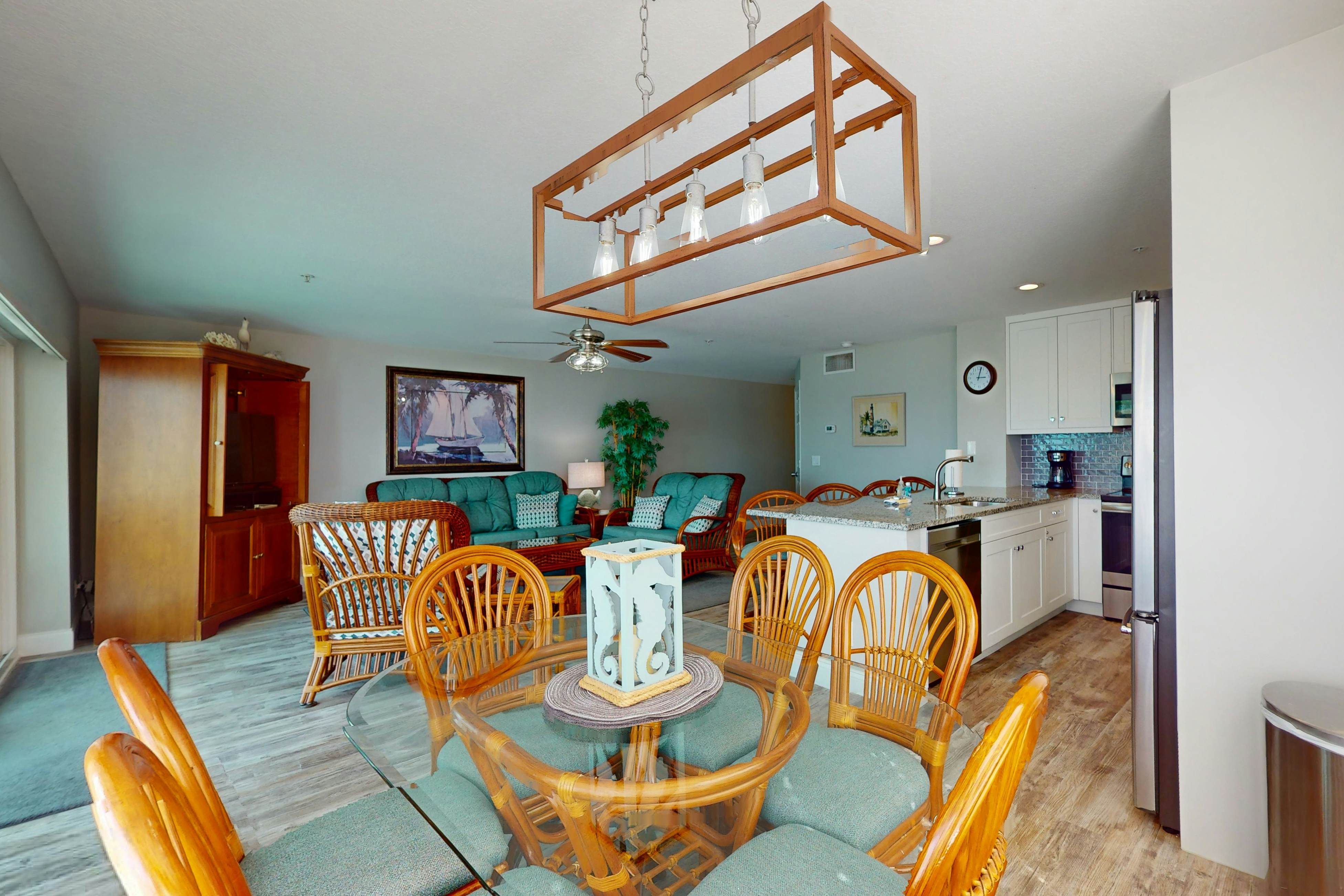 Oceanfront Gem w/ Pool, Hot Tub & Stunning Views - Covered Parking