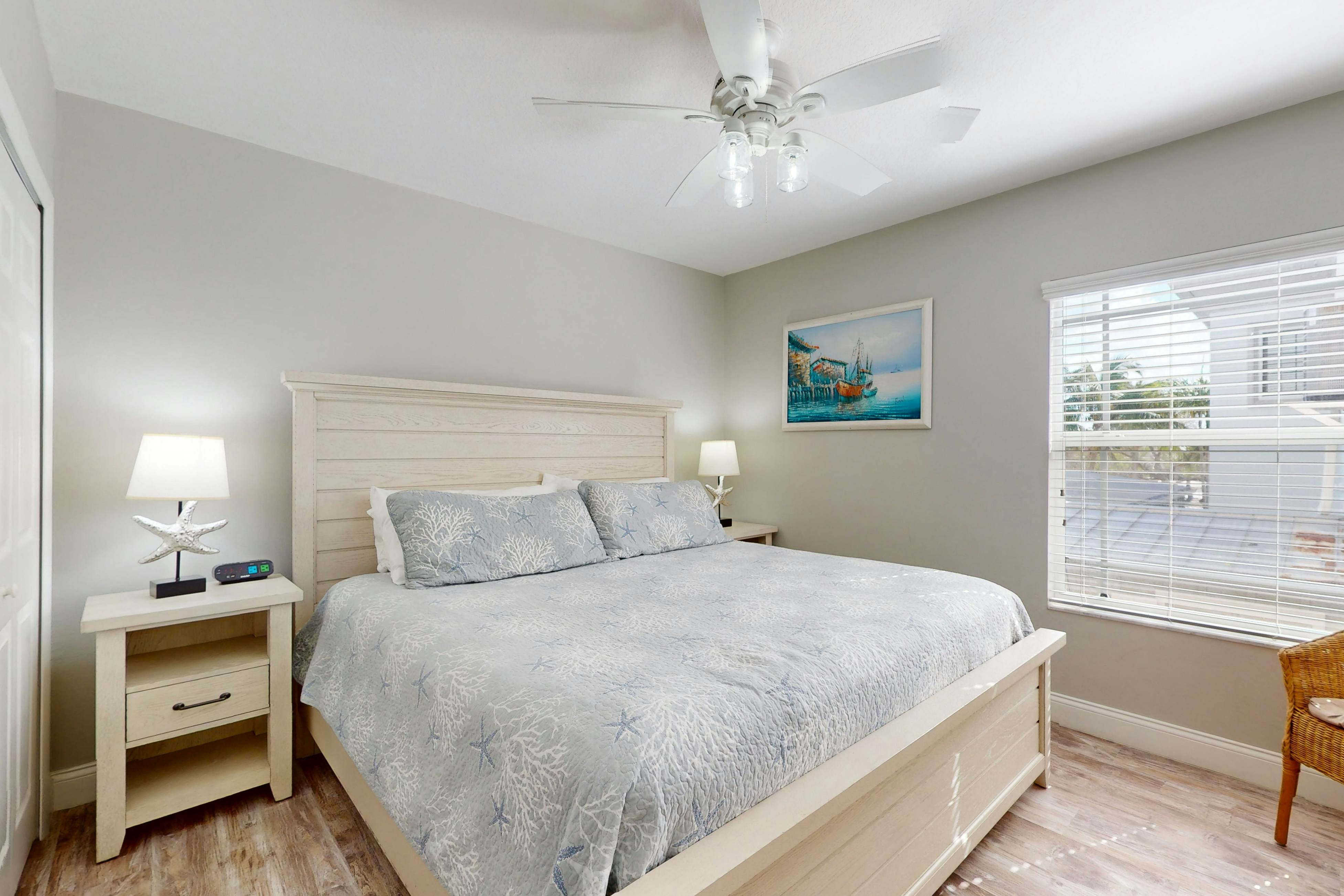 Oceanfront Gem w/ Pool, Hot Tub & Stunning Views - Covered Parking