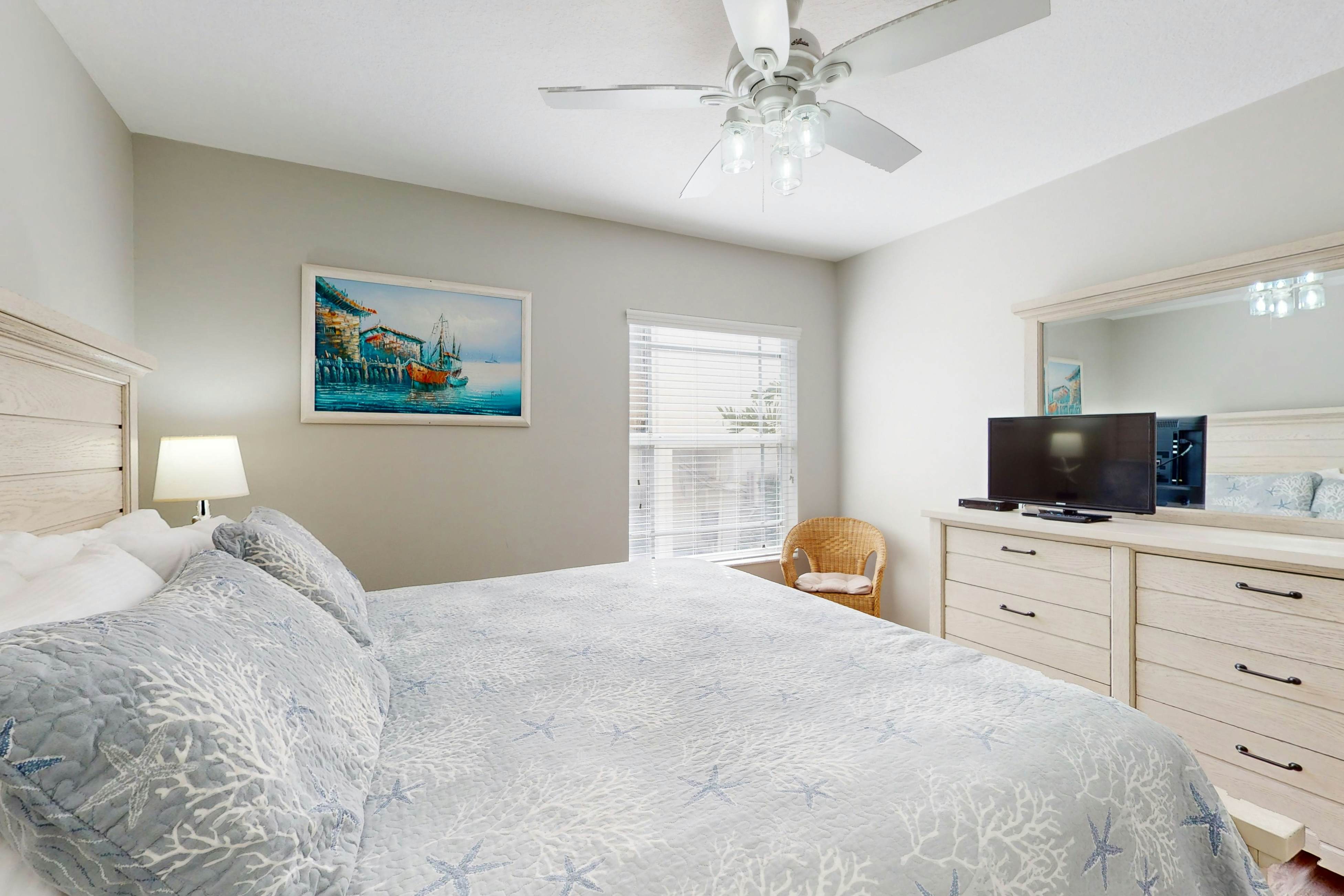 Oceanfront Gem w/ Pool, Hot Tub & Stunning Views - Covered Parking