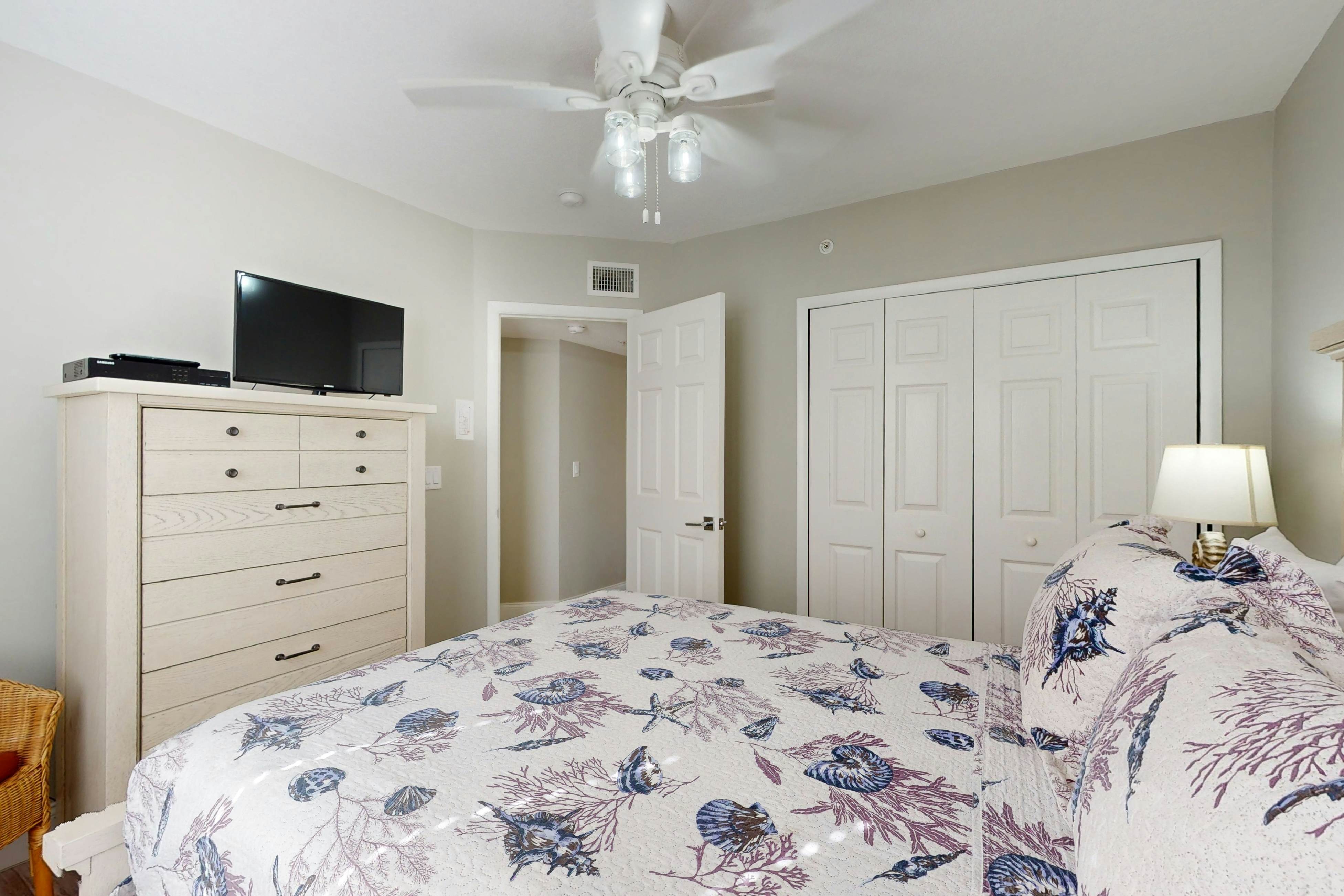 Oceanfront Gem w/ Pool, Hot Tub & Stunning Views - Covered Parking