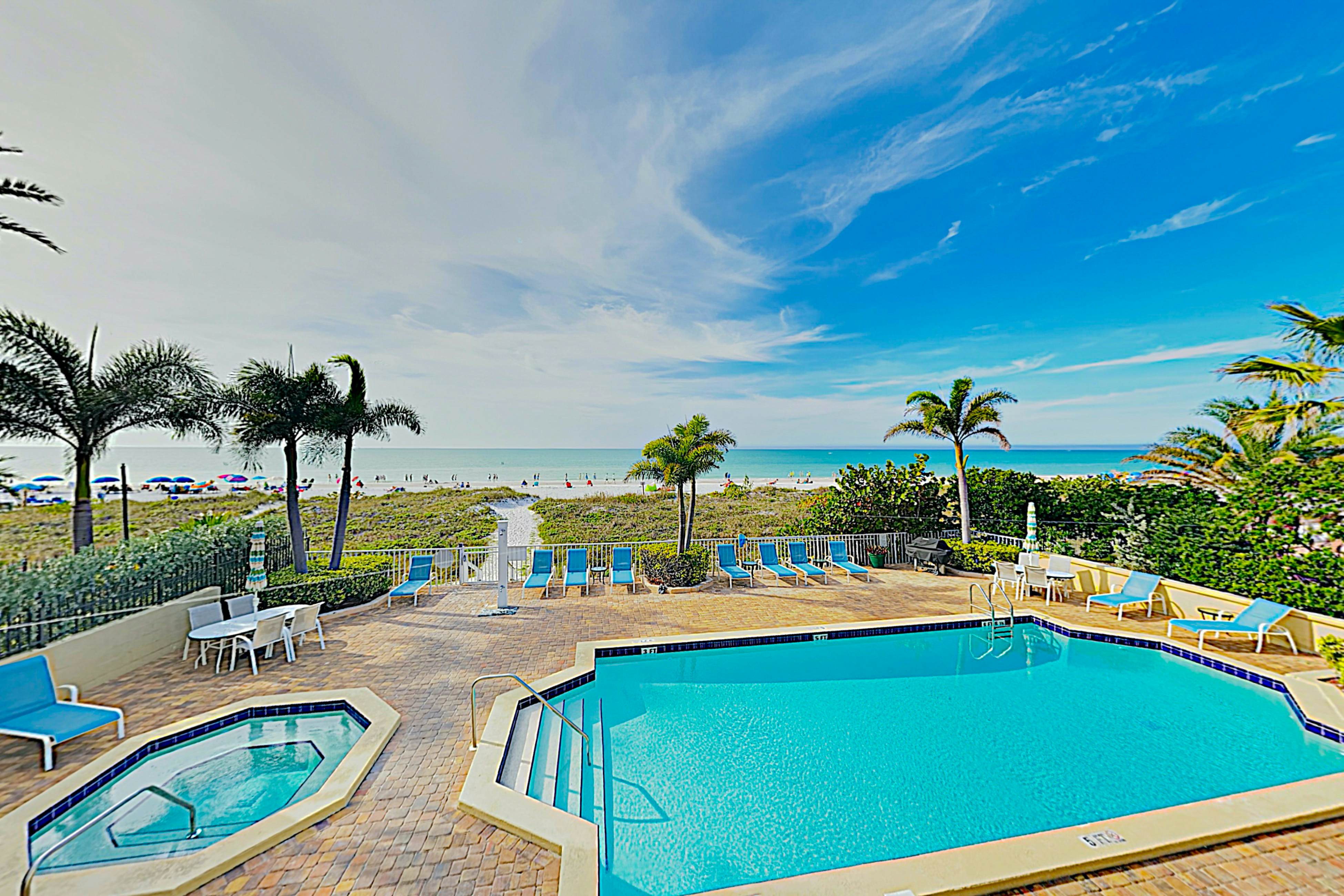 Oceanfront Gem w/ Pool, Hot Tub & Stunning Views - Covered Parking