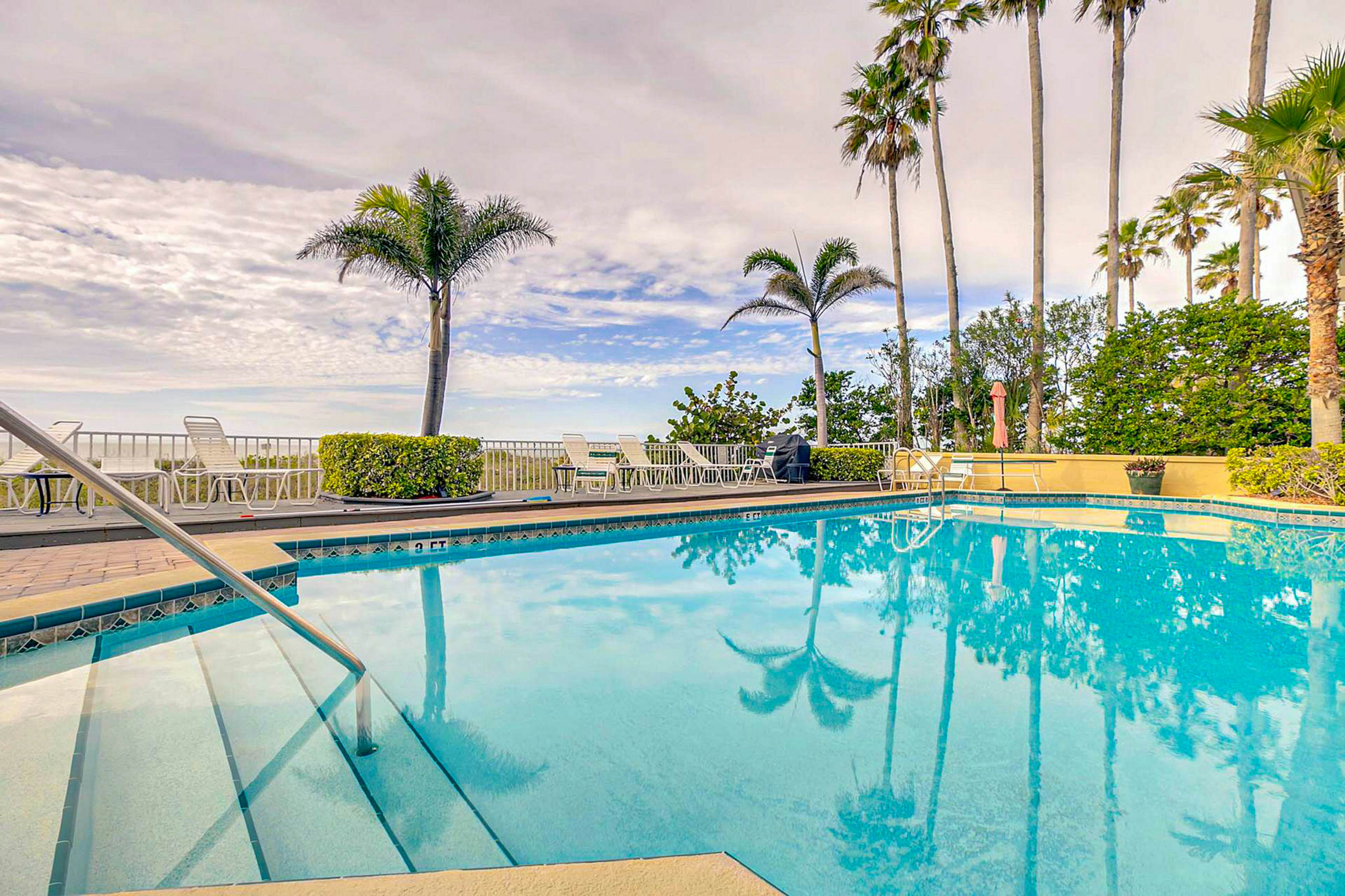 Oceanfront Gem w/ Pool, Hot Tub & Stunning Views - Covered Parking