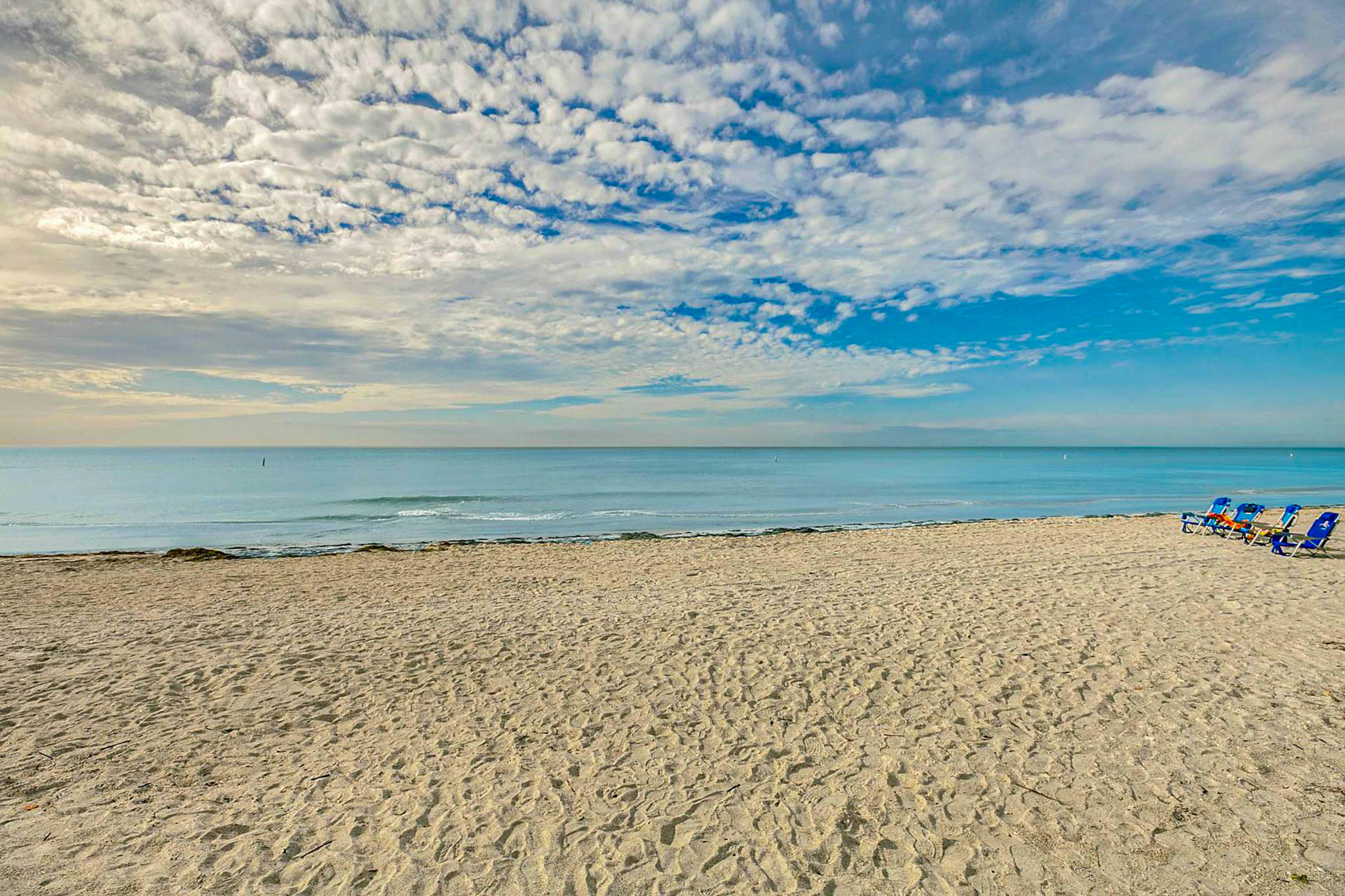 Oceanfront Gem w/ Pool, Hot Tub & Stunning Views - Covered Parking