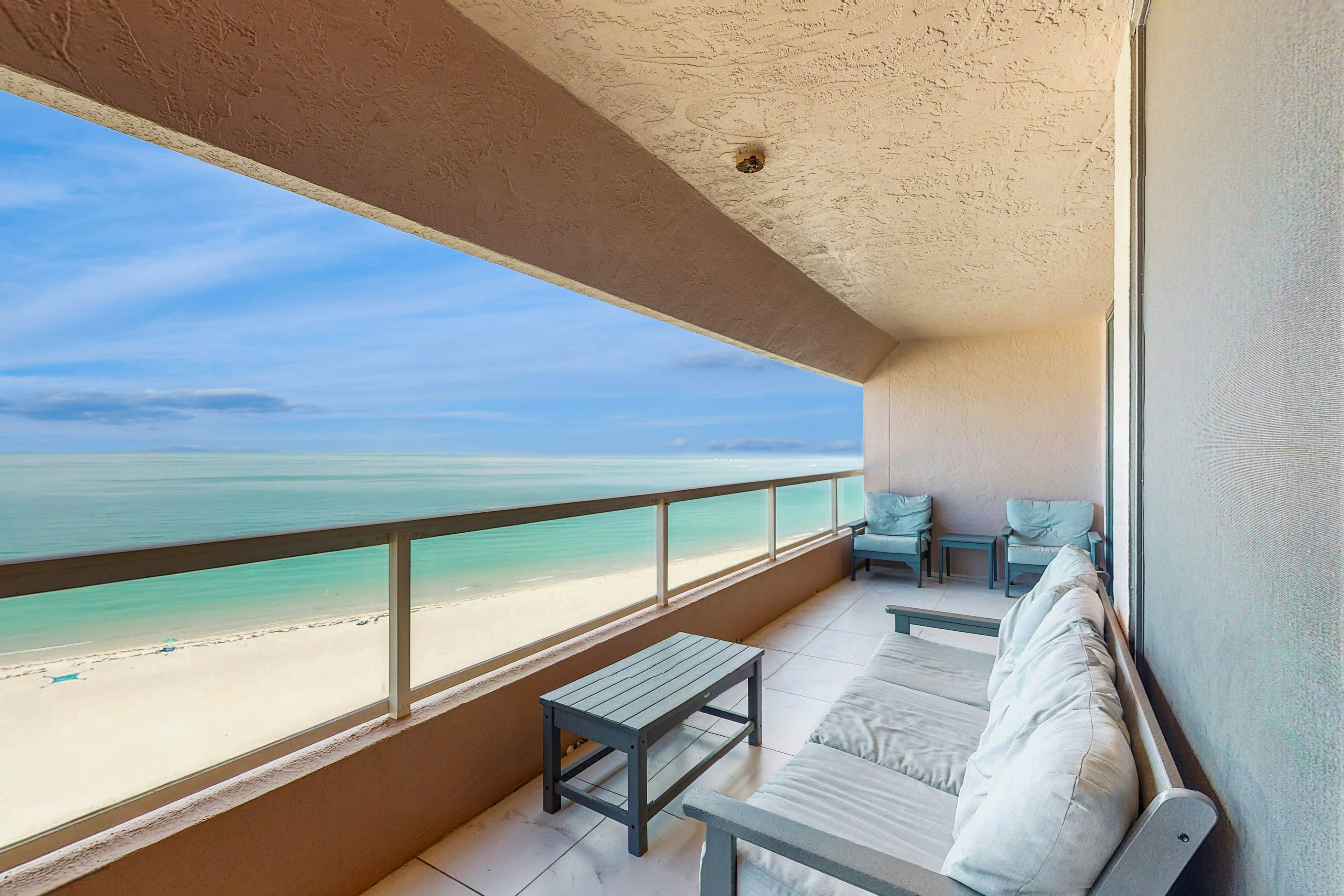 12th-floor beachfront condo with balcony, heated pool, gym, pool spa & tennis