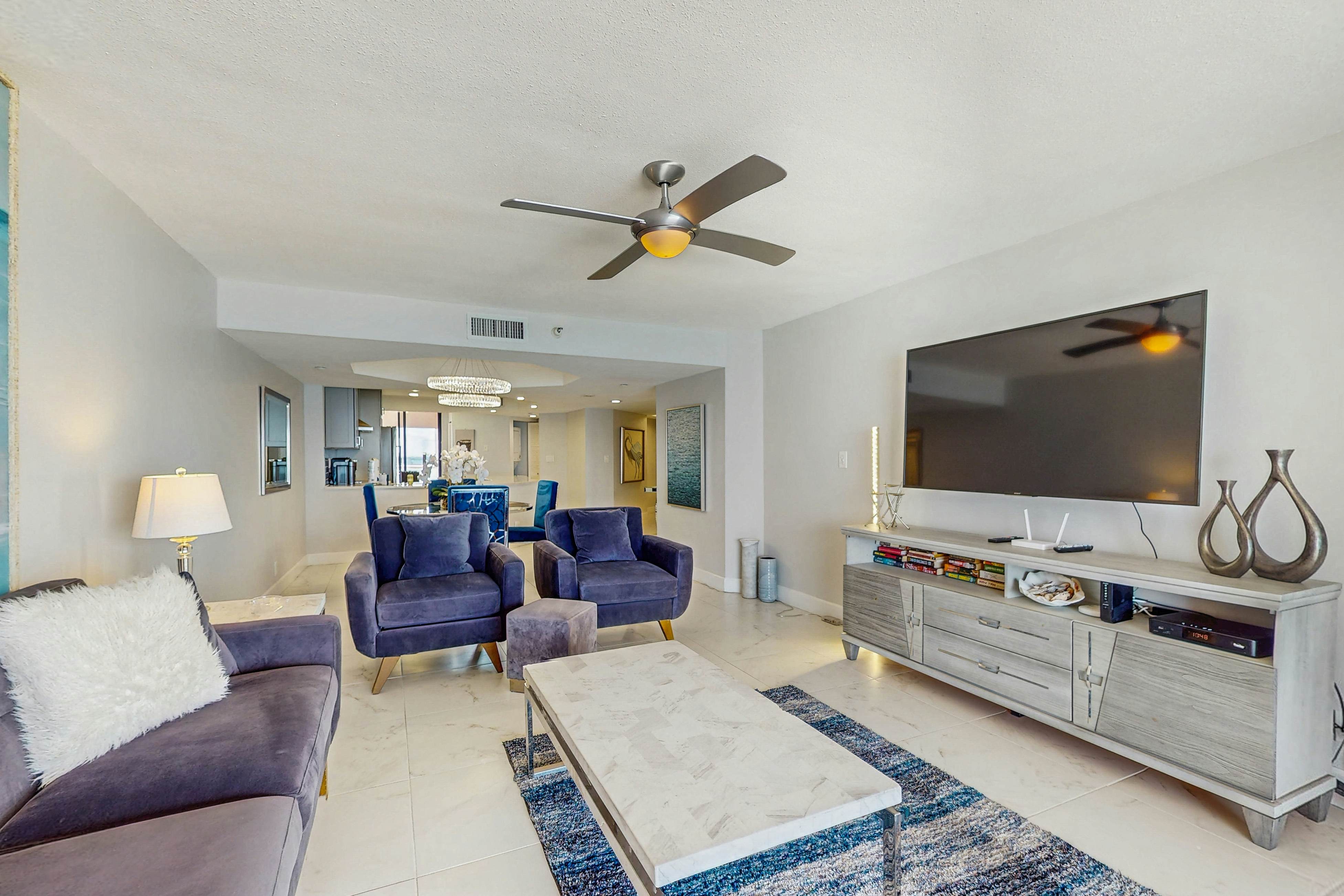 12th-floor beachfront condo with balcony, heated pool, gym, pool spa & tennis