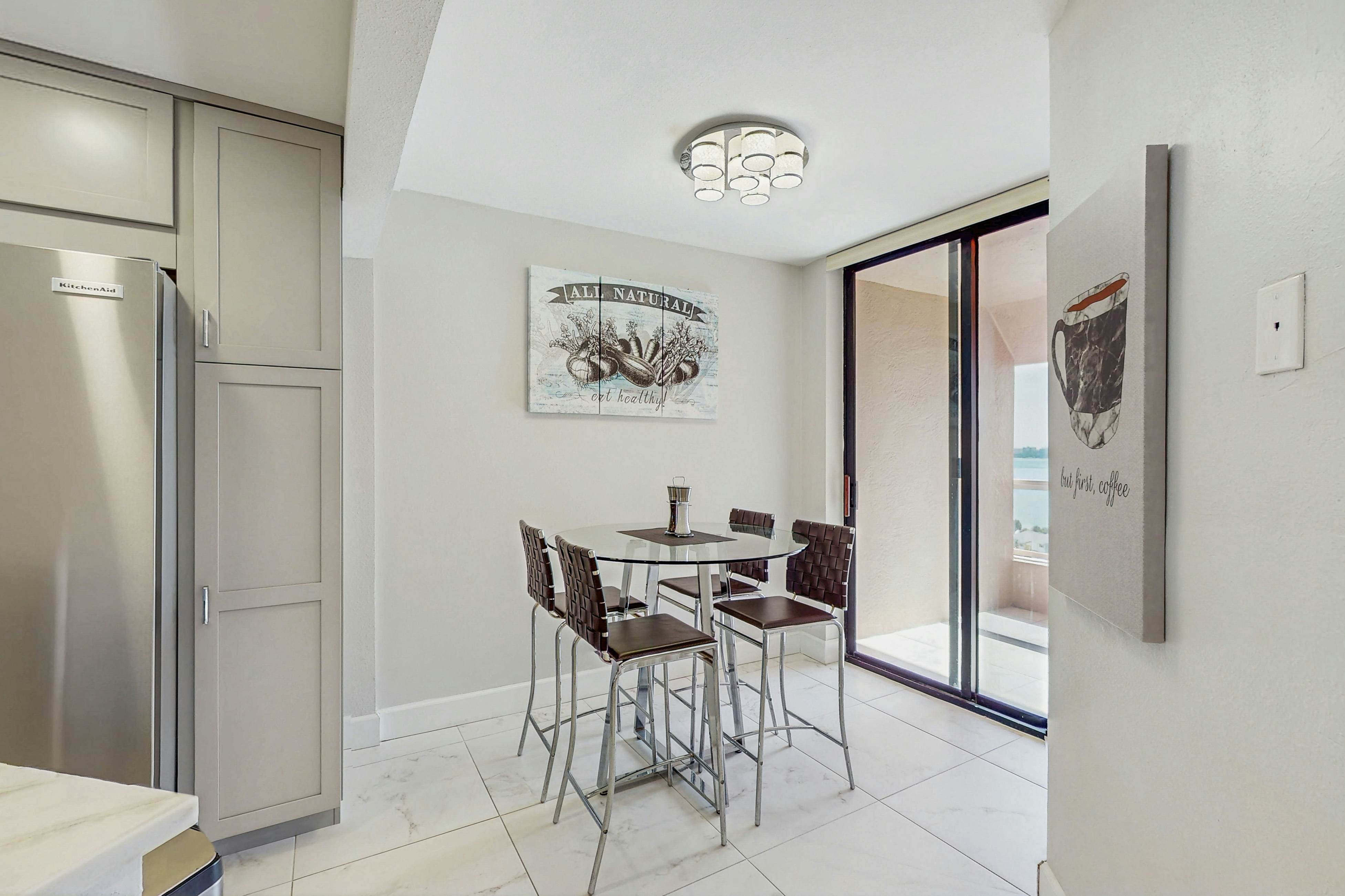 12th-floor beachfront condo with balcony, heated pool, gym, pool spa & tennis