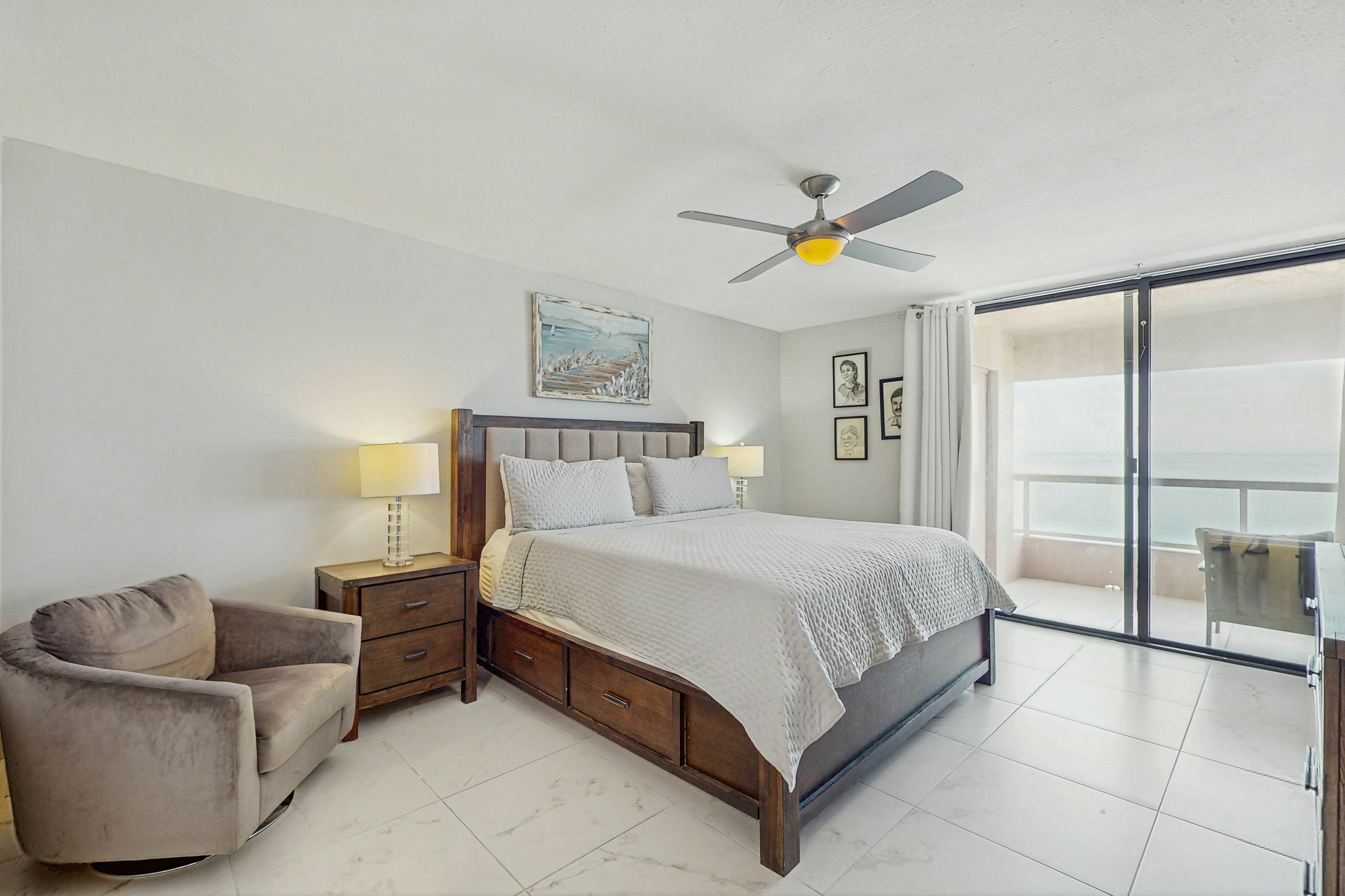 12th-floor beachfront condo with balcony, heated pool, gym, pool spa & tennis