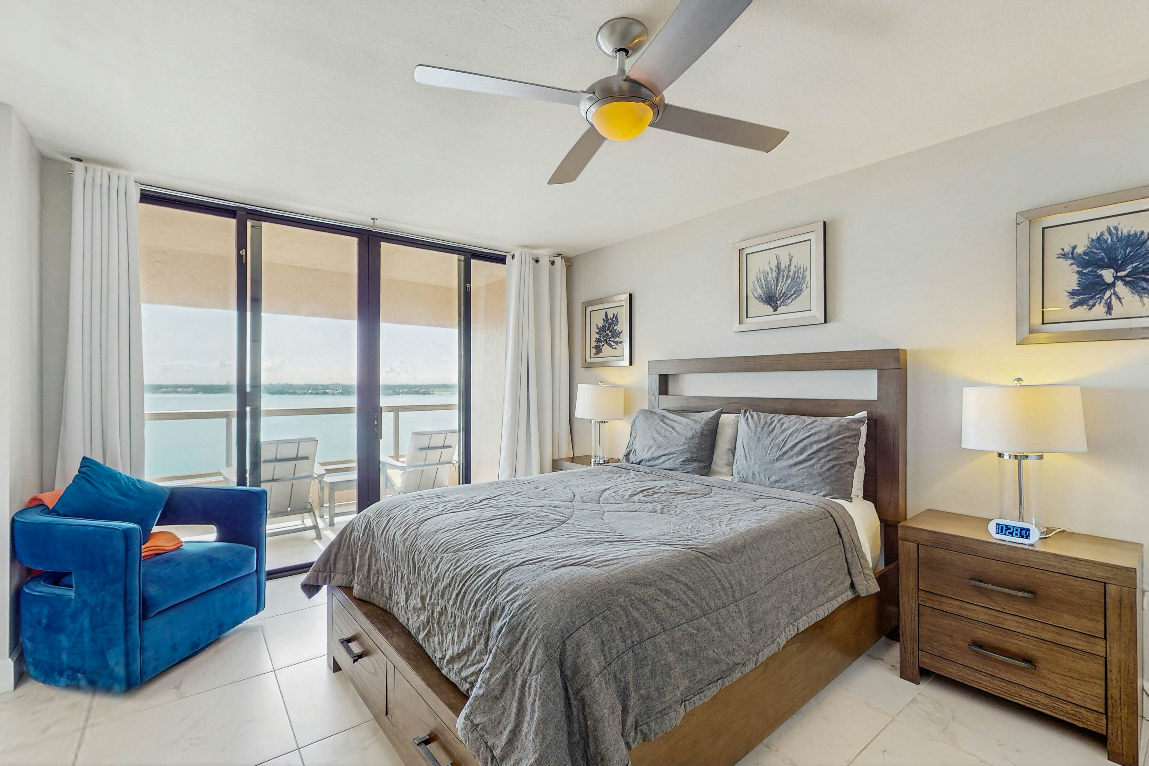 12th-floor beachfront condo with balcony, heated pool, gym, pool spa & tennis
