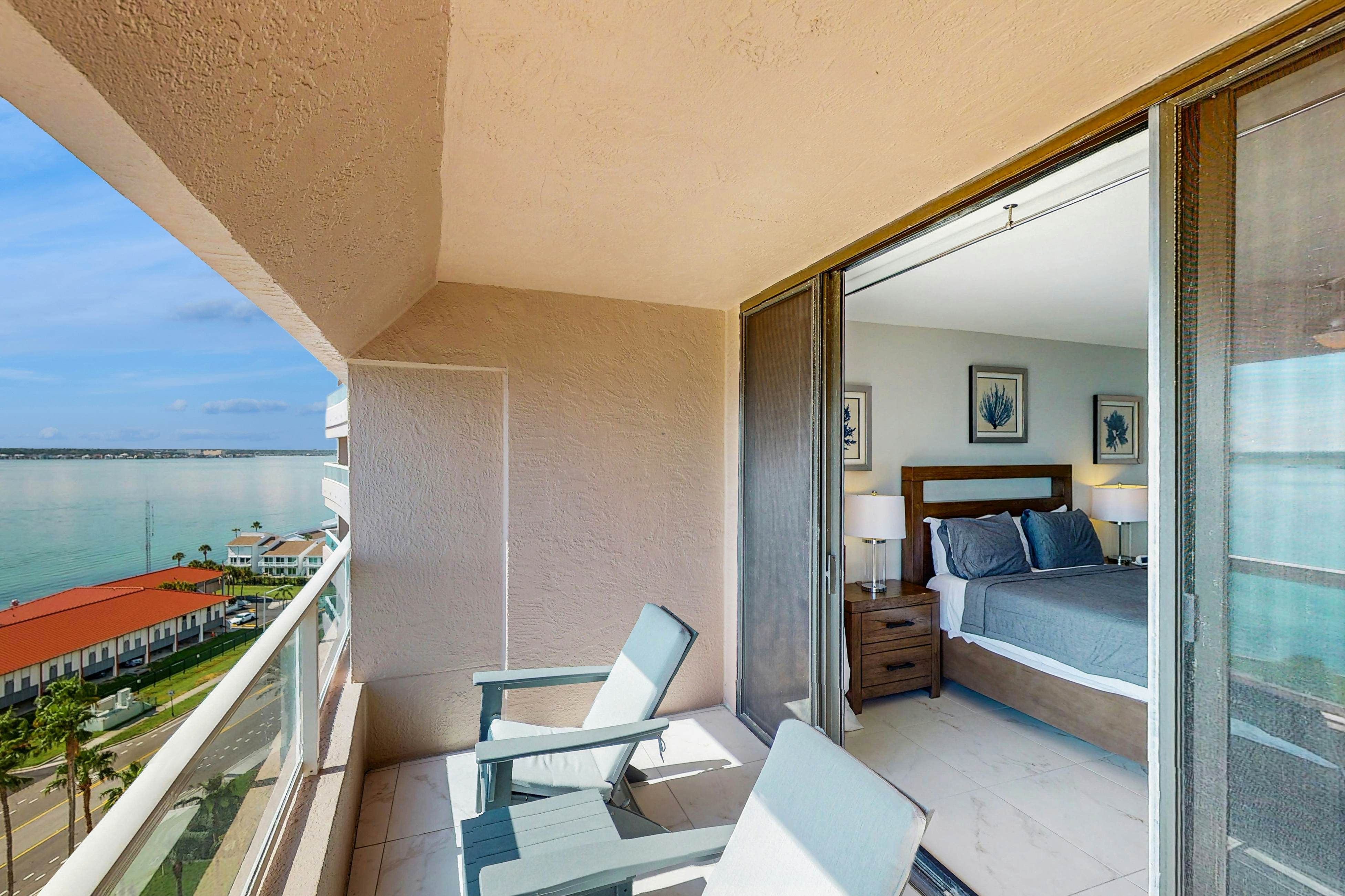 12th-floor beachfront condo with balcony, heated pool, gym, pool spa & tennis