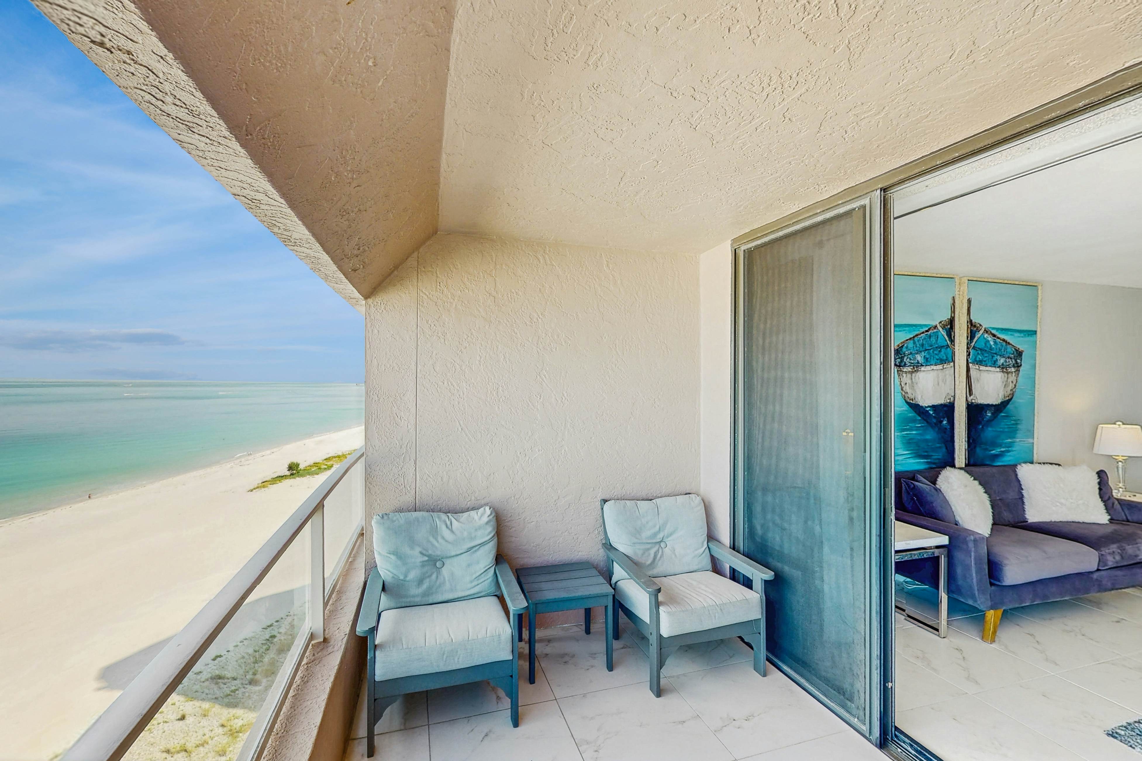 12th-floor beachfront condo with balcony, heated pool, gym, pool spa & tennis