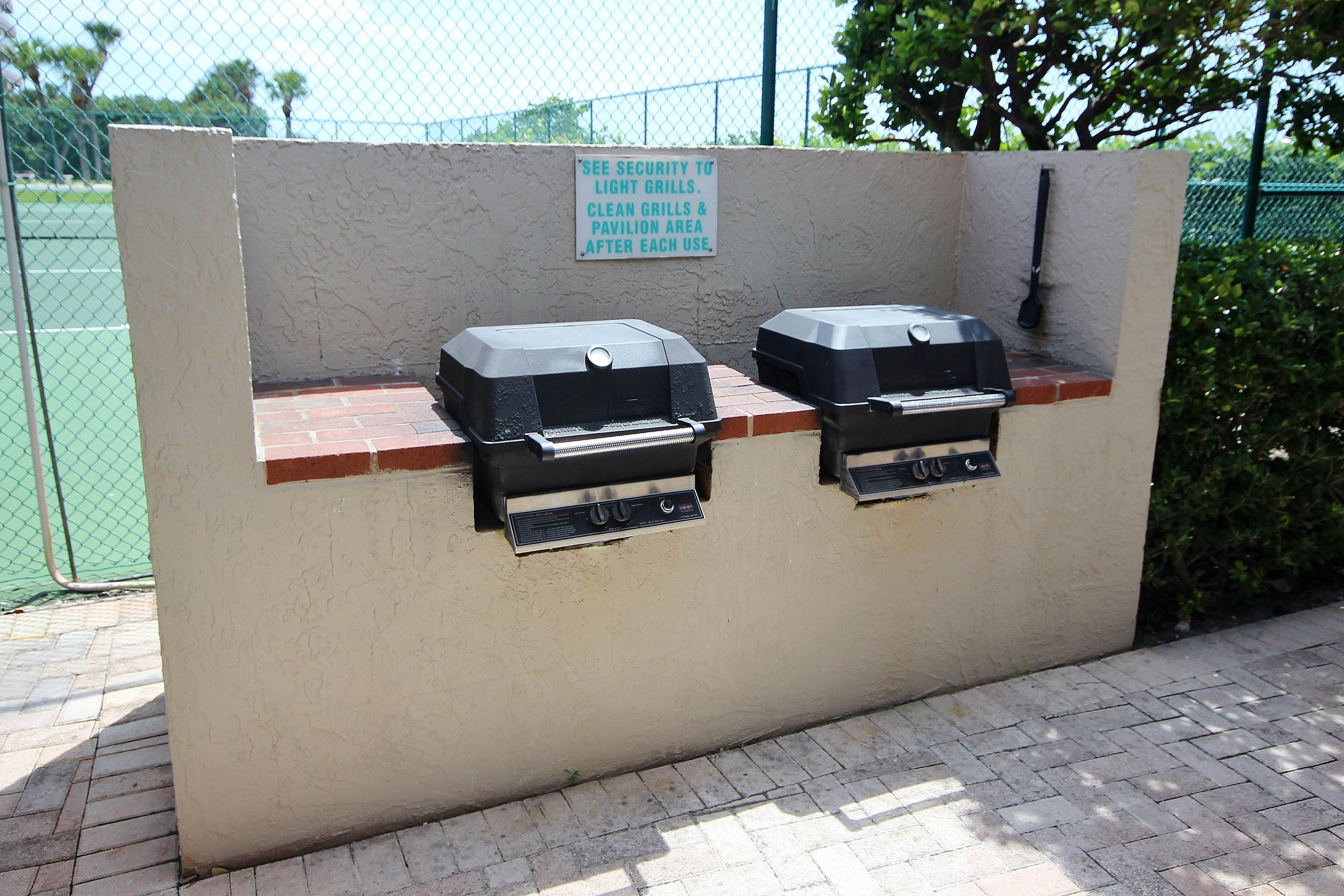 12th-floor beachfront condo with balcony, heated pool, gym, pool spa & tennis