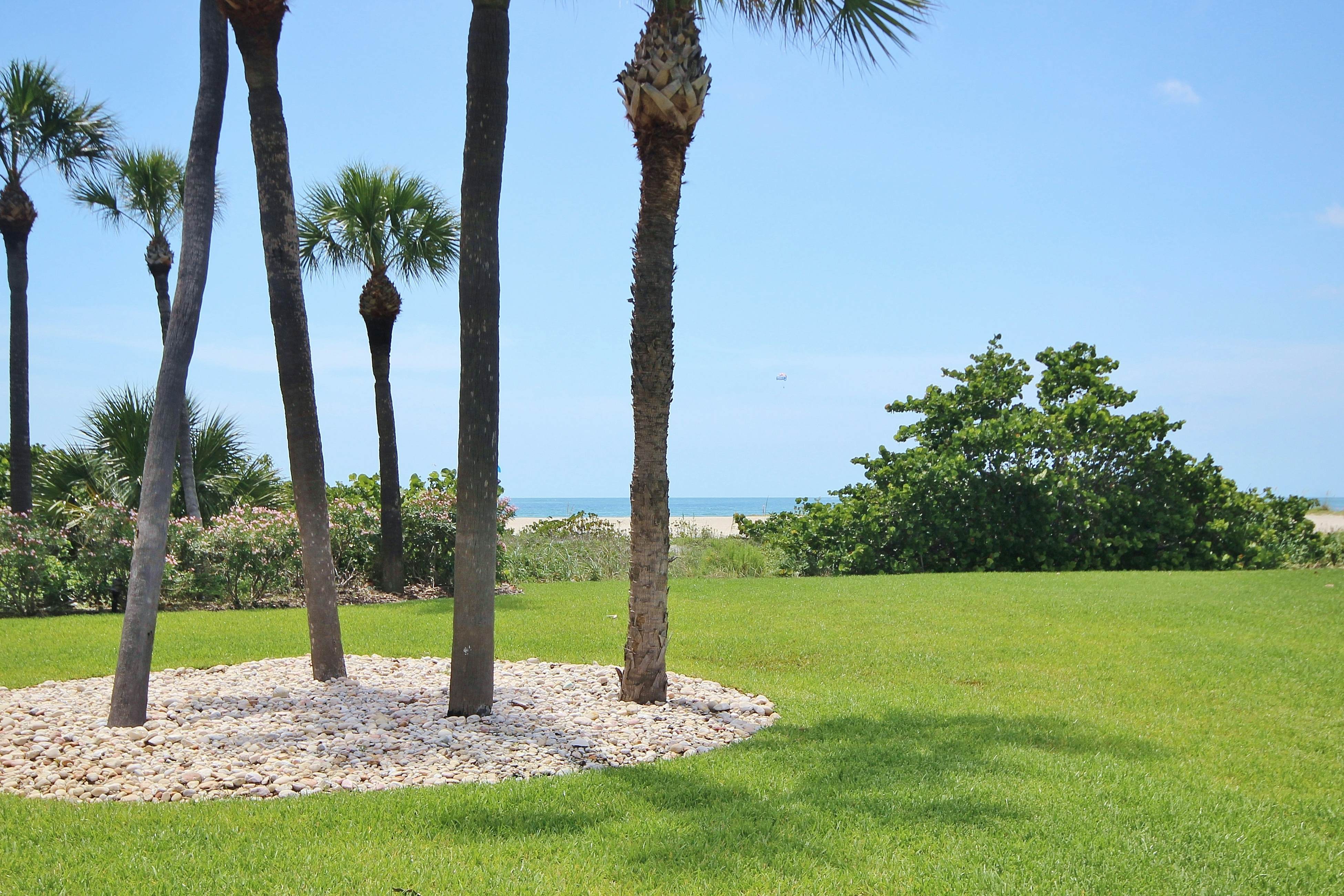 12th-floor beachfront condo with balcony, heated pool, gym, pool spa & tennis