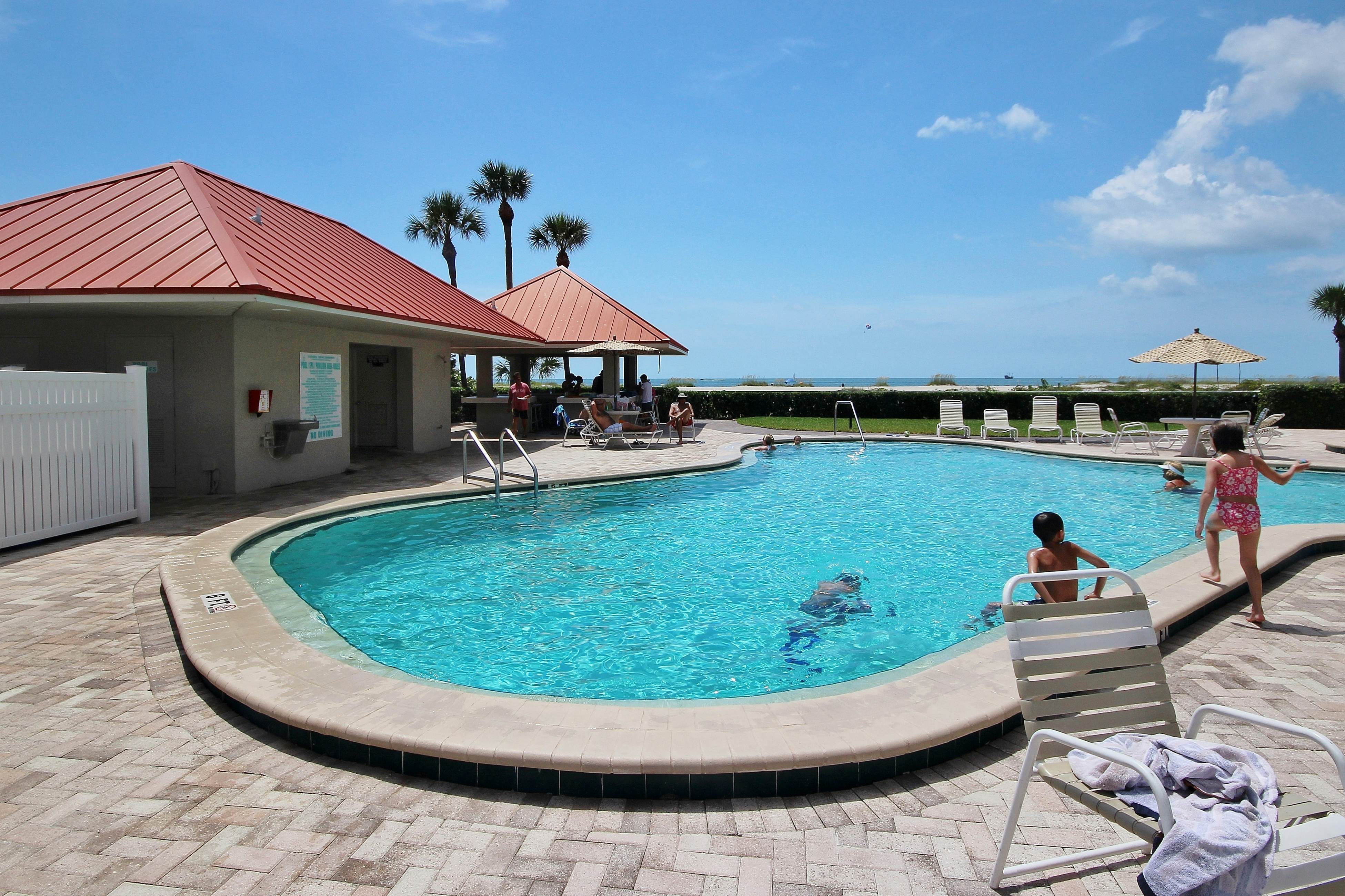 12th-floor beachfront condo with balcony, heated pool, gym, pool spa & tennis
