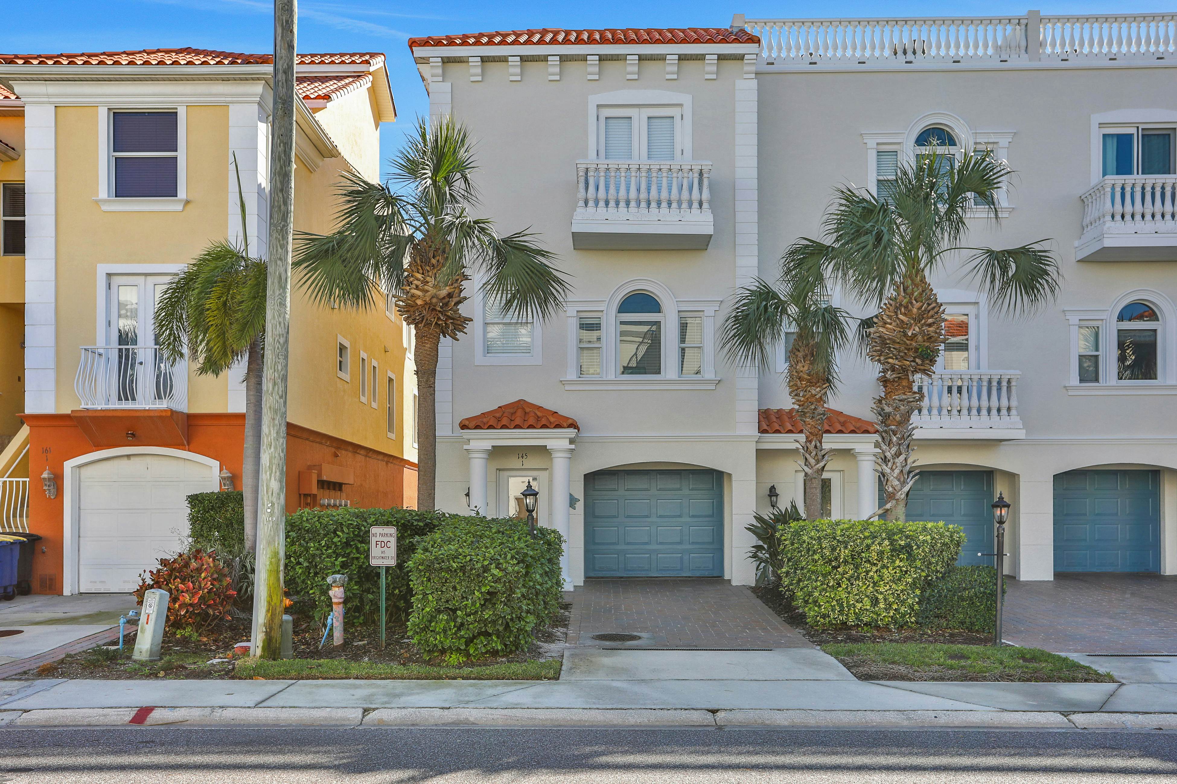 Beautiful 3-level bayfront home amazing views, dock & community pool