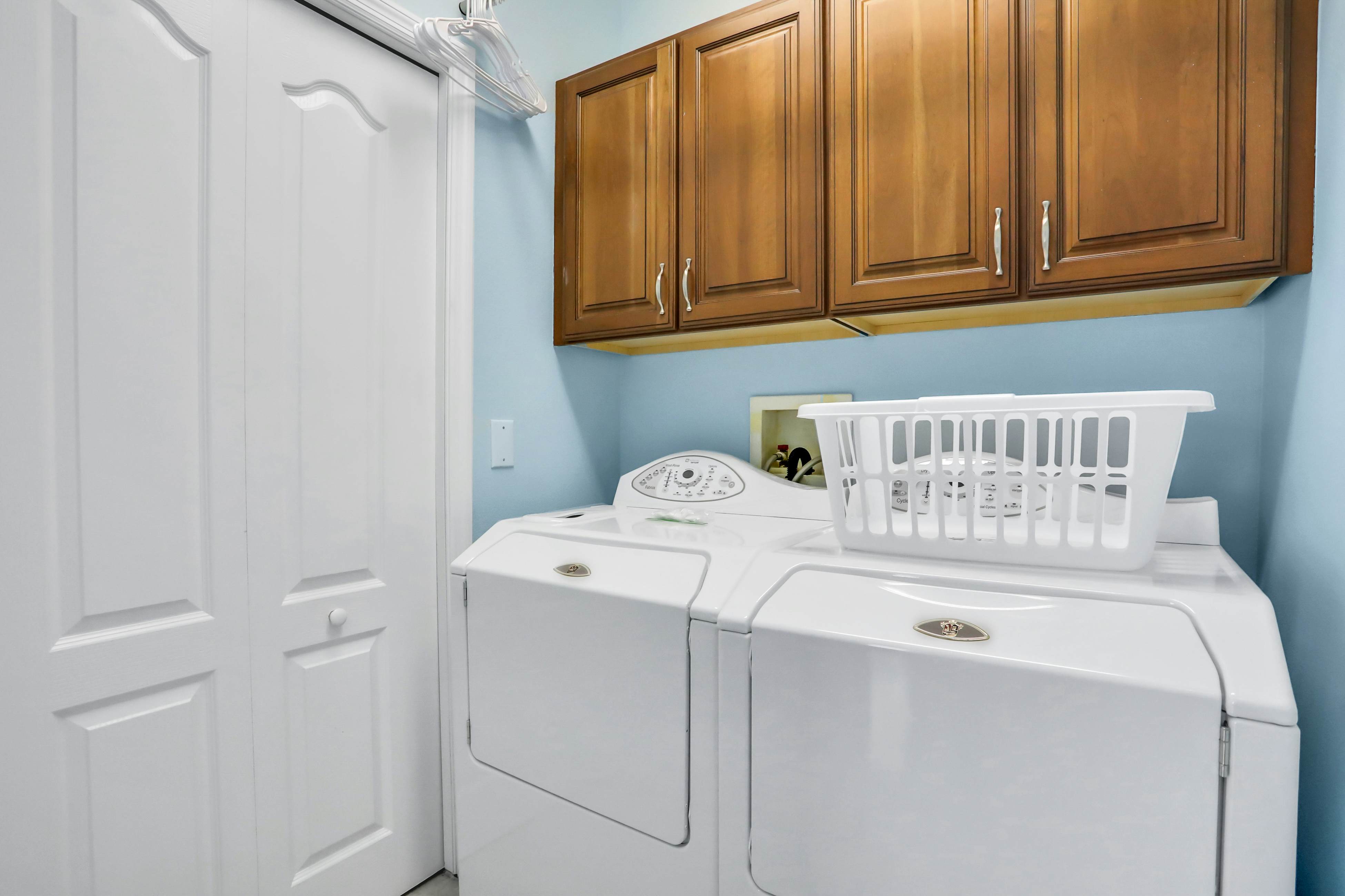 Beautiful 3-level bayfront home amazing views, dock & community pool