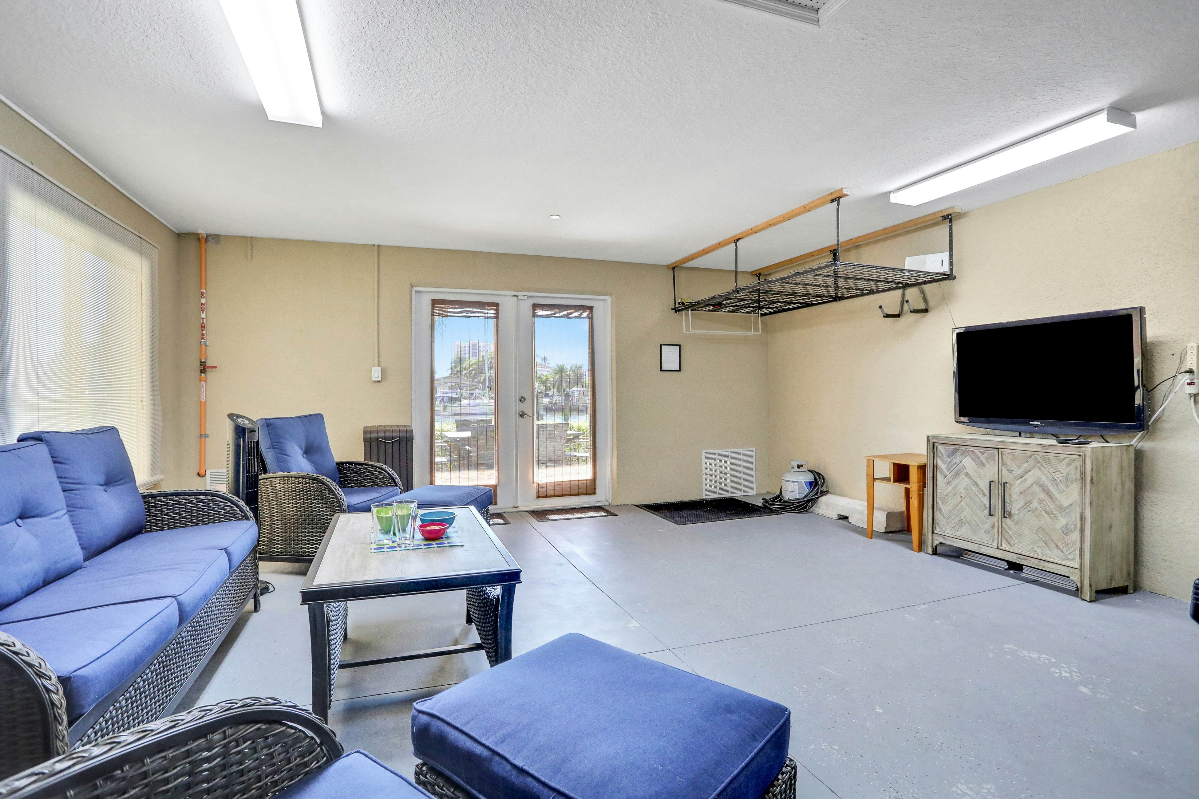 Beautiful 3-level bayfront home amazing views, dock & community pool