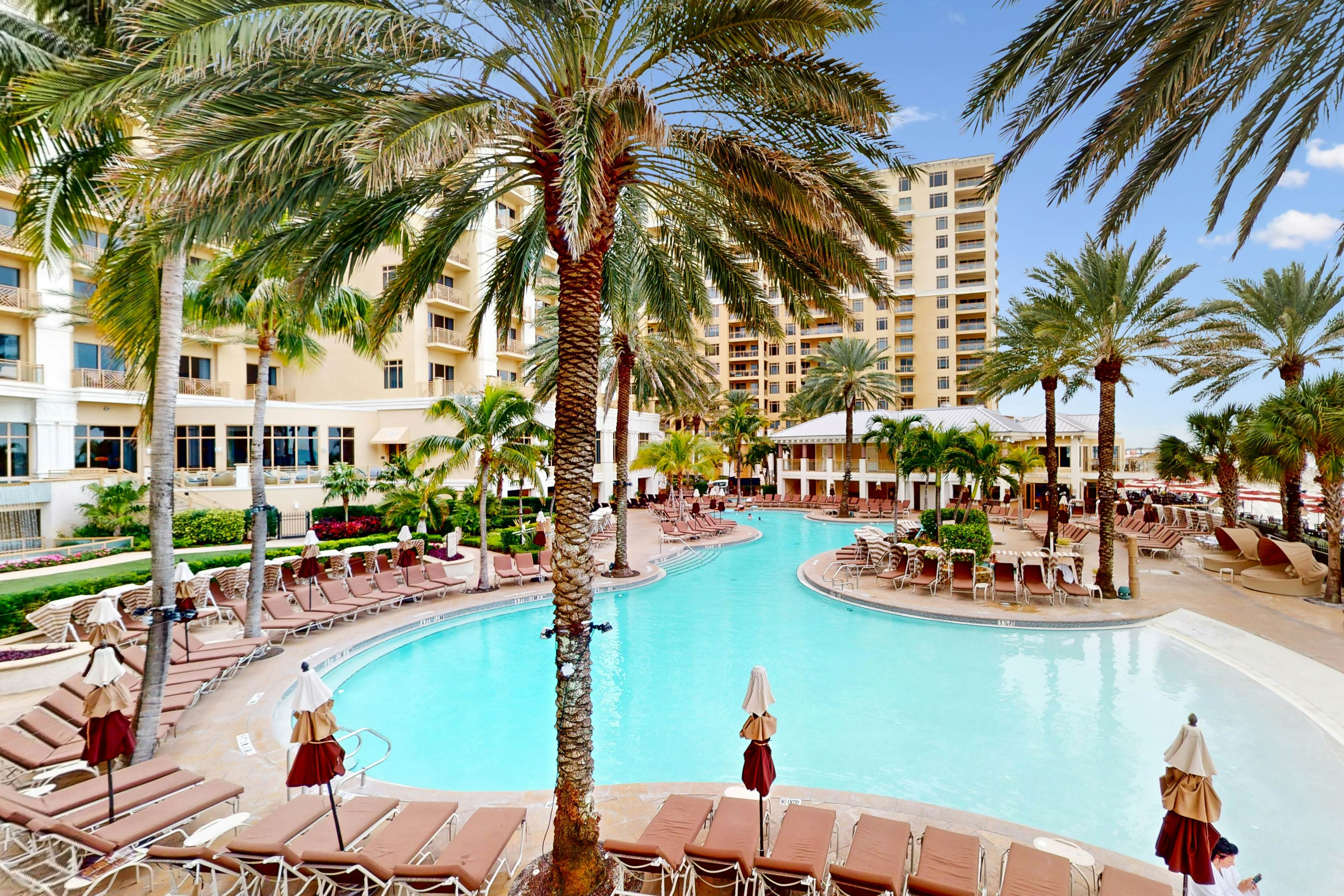 City View condo with beach access, pools, hot tub, gym, AC, & W/D