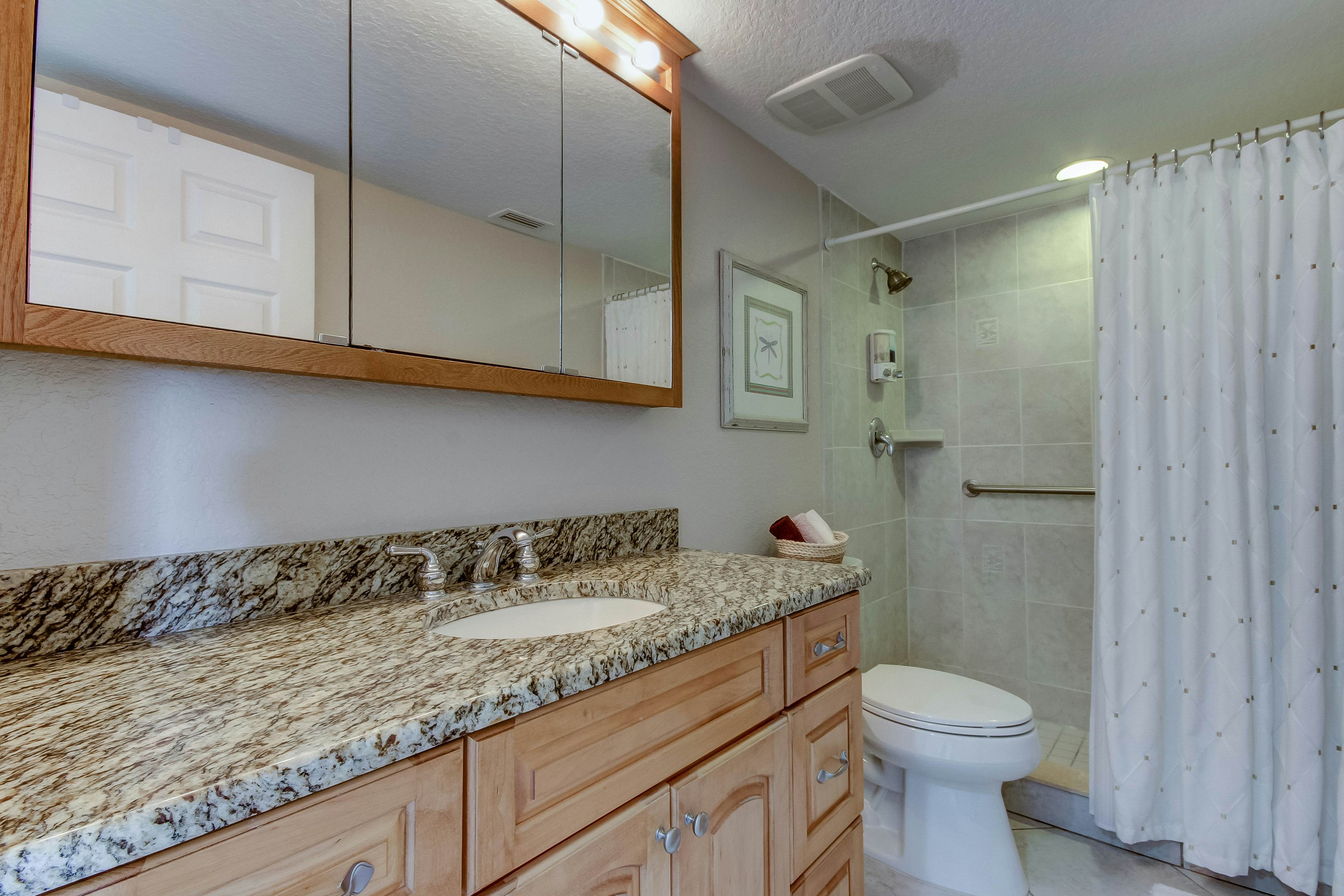 Third-floor condo with pool access, fast WiFi, central AC, & W/D - snowbirds OK