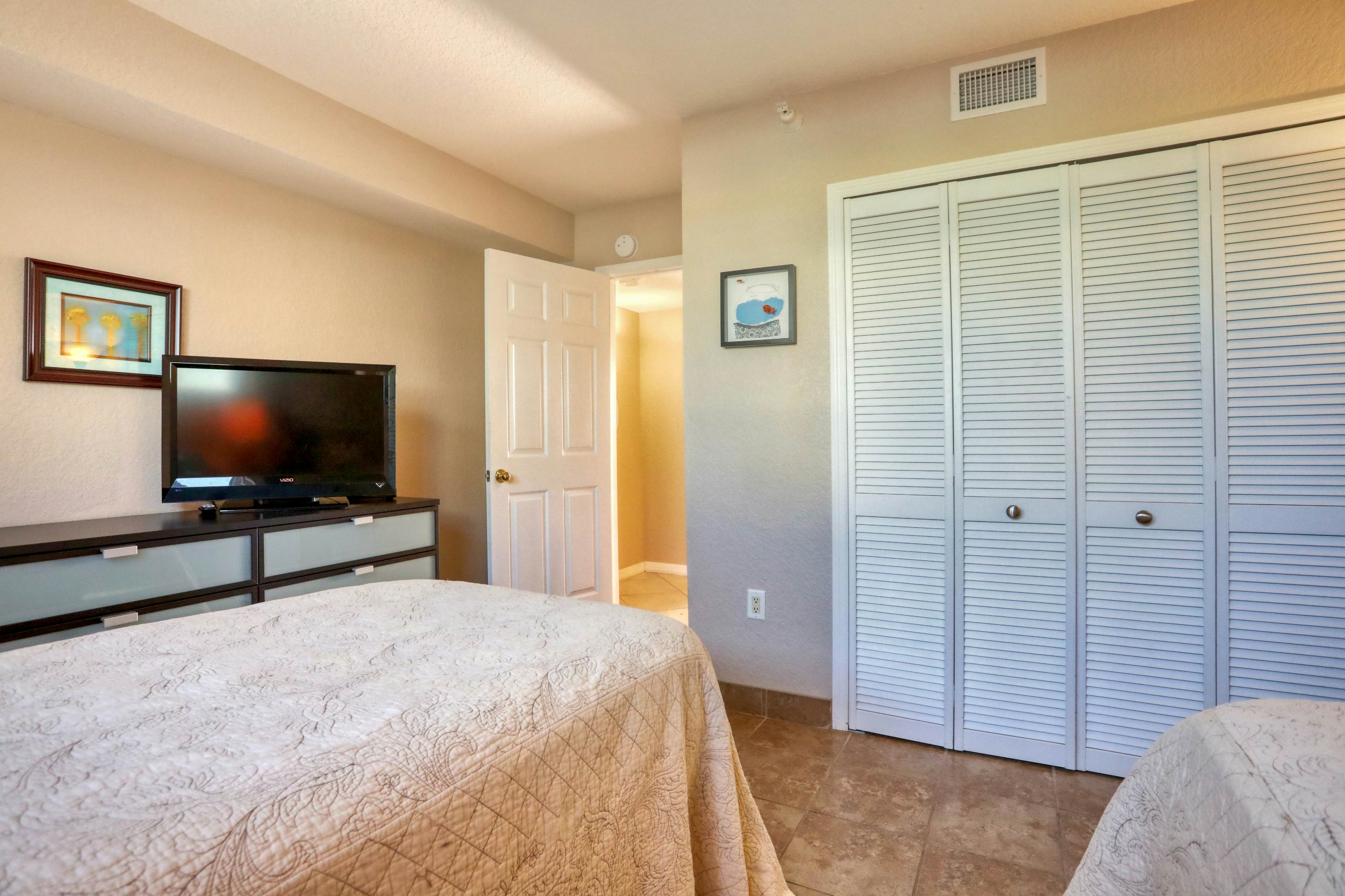 Third-floor condo with pool access, fast WiFi, central AC, & W/D - snowbirds OK