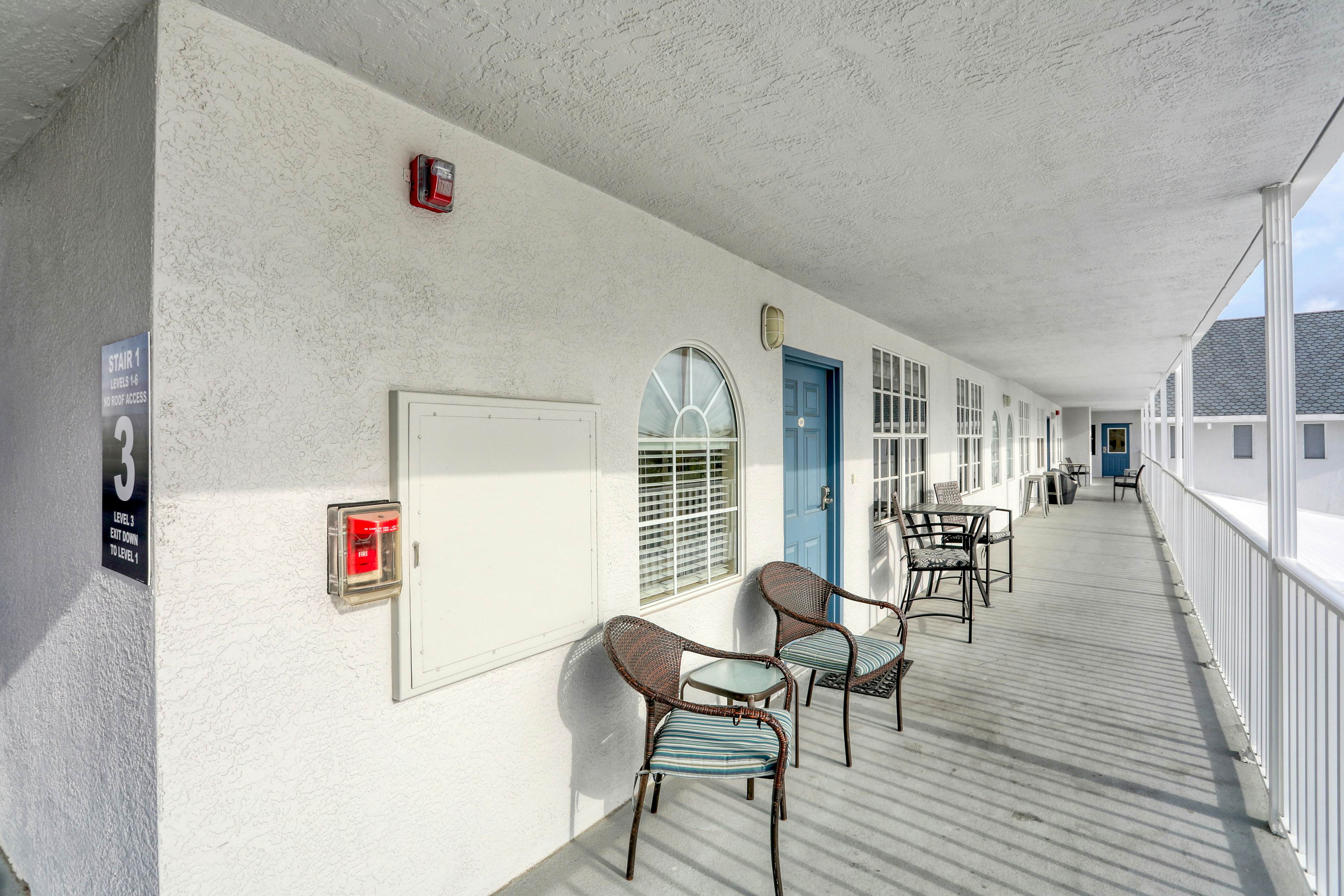 Third-floor condo with pool access, fast WiFi, central AC, & W/D - snowbirds OK