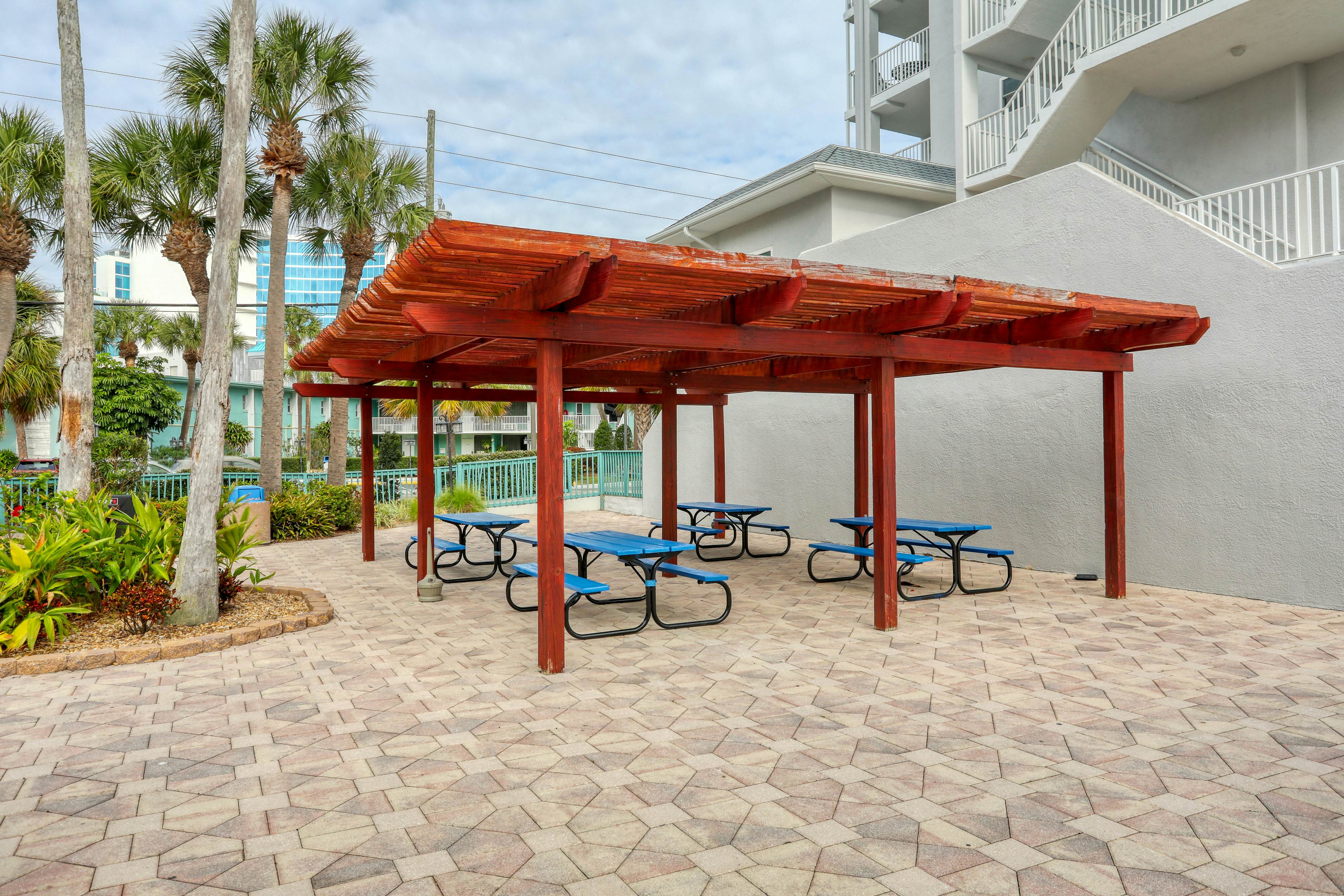 Third-floor condo with pool access, fast WiFi, central AC, & W/D - snowbirds OK