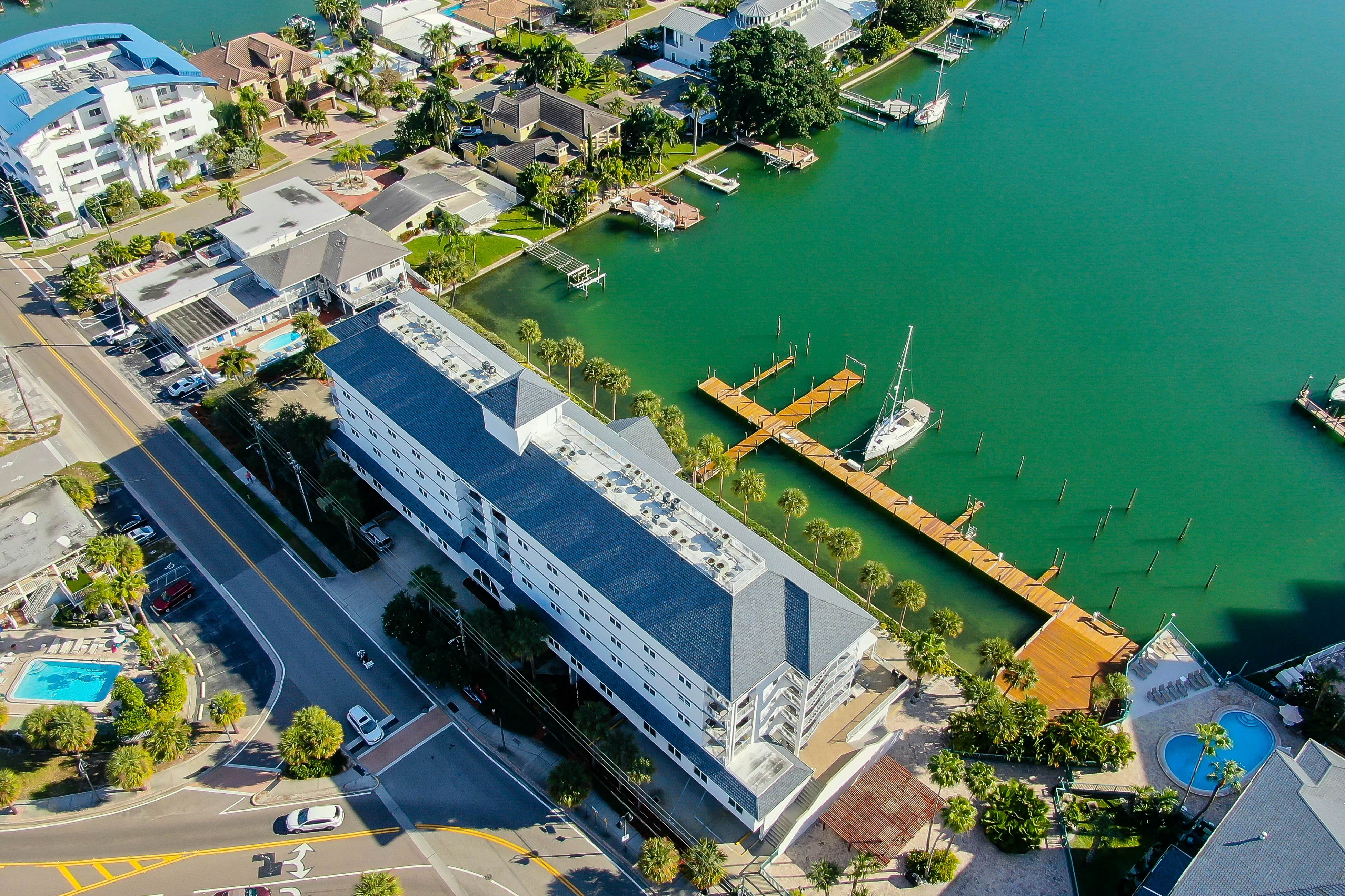 Third-floor condo with pool access, fast WiFi, central AC, & W/D - snowbirds OK