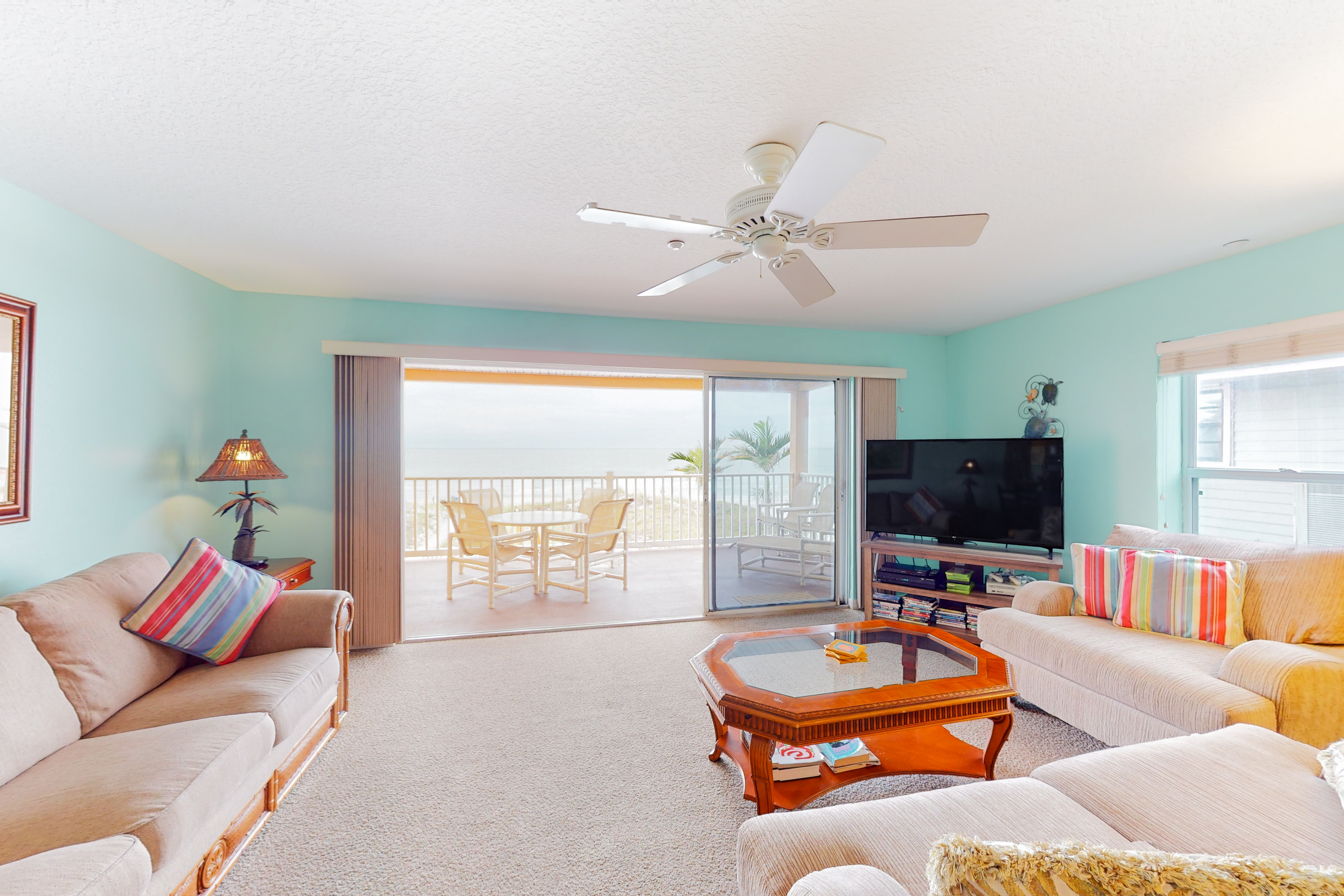 Oceanfront condo with WiFi pool and views walk to dining and attractions