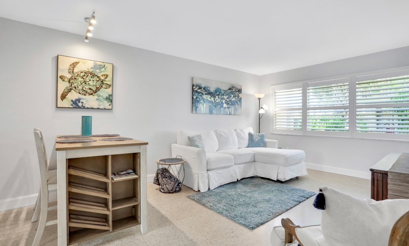 Renovated duplex near Honeymoon Caladesi Island with patio AC and WD