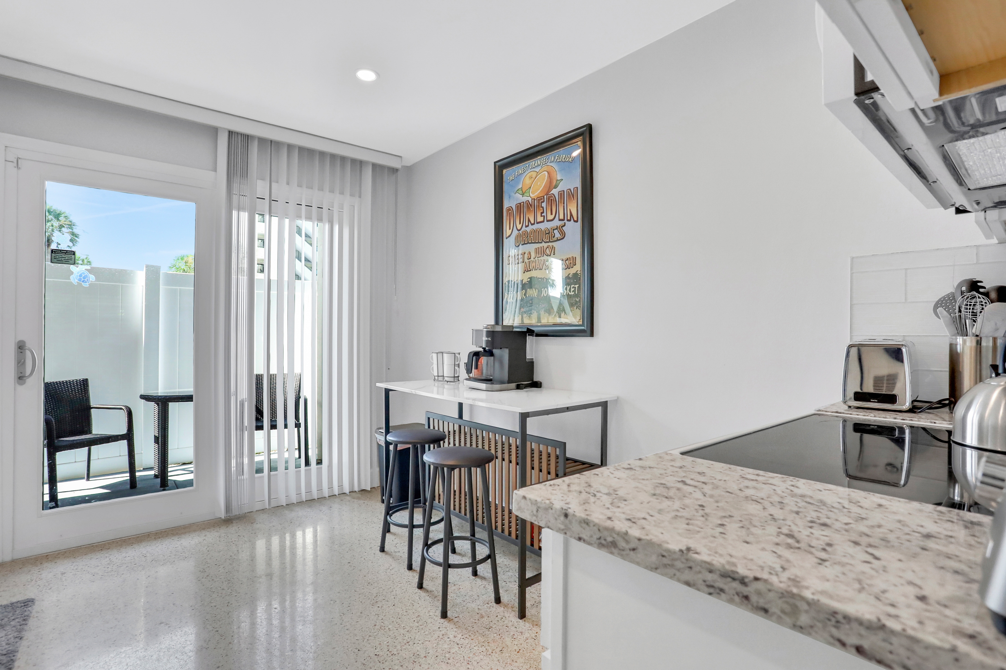 Renovated duplex near Honeymoon Caladesi Island with patio AC and WD