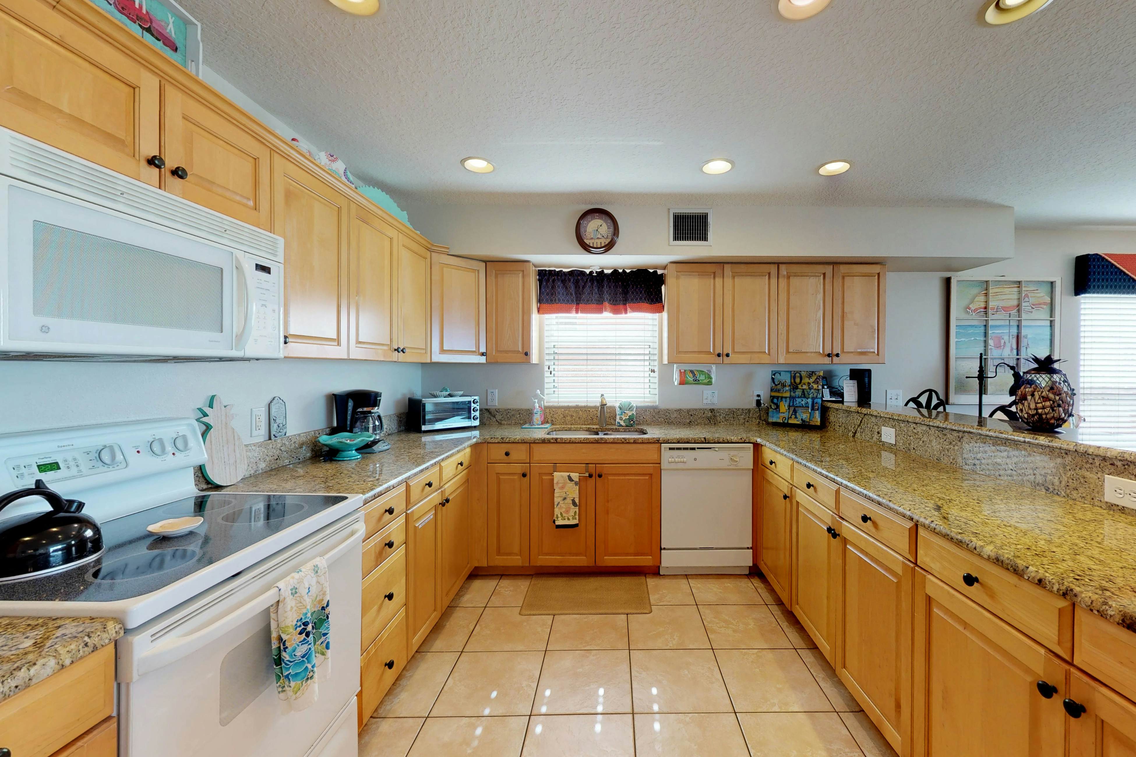 Corner waterfront condo with pool, Gulf views & easy beach access