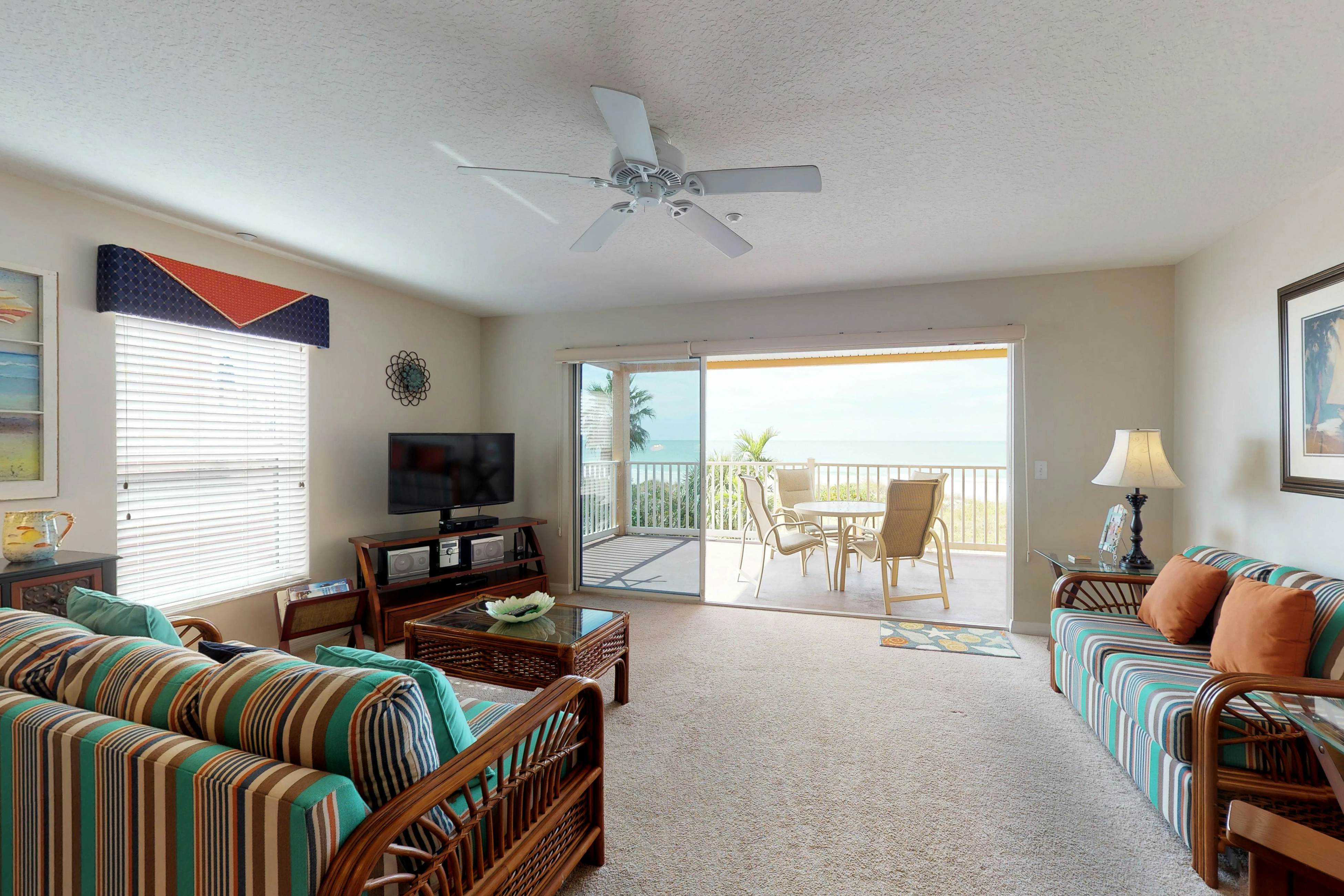 Corner waterfront condo with pool, Gulf views & easy beach access