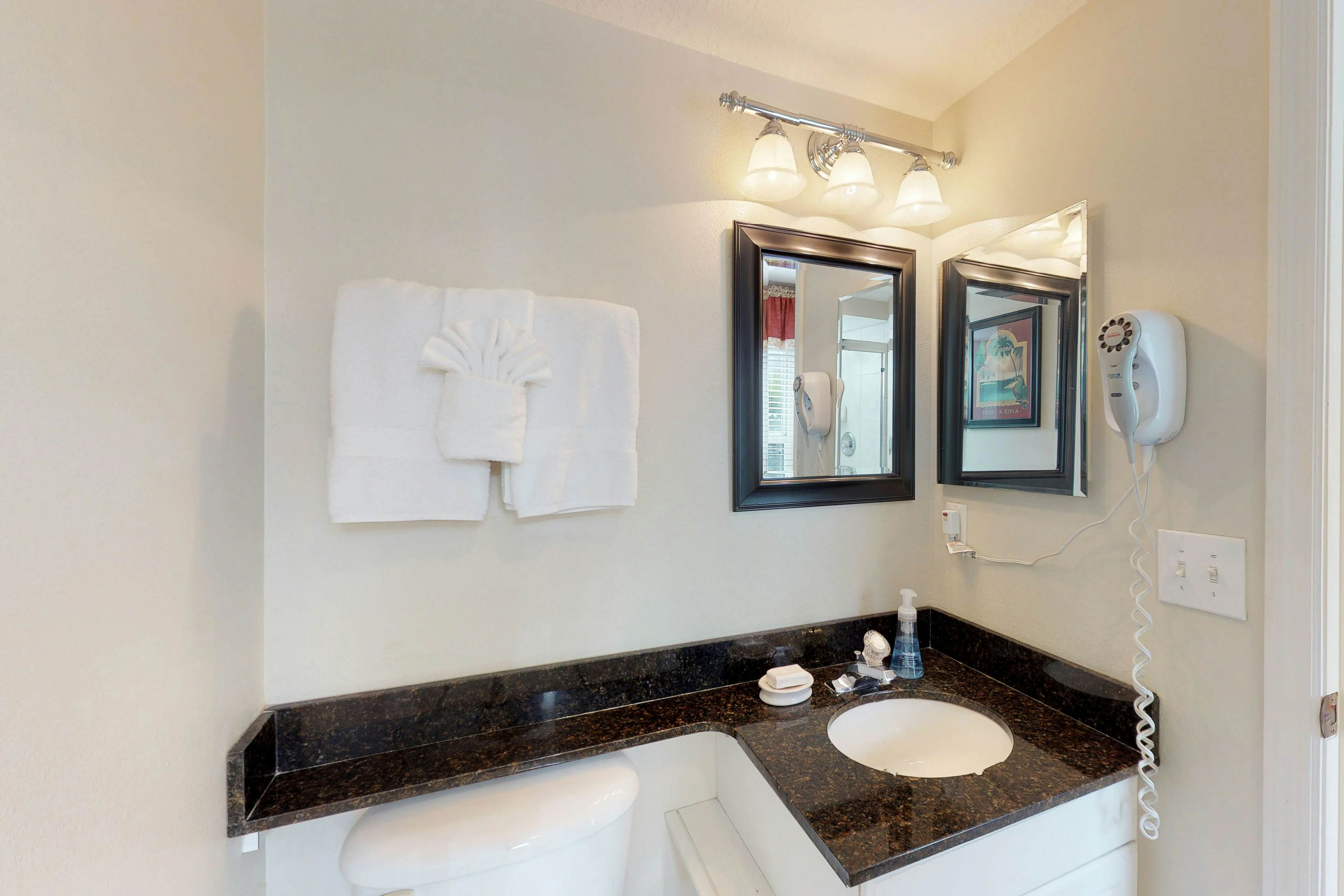 Corner waterfront condo with pool, Gulf views & easy beach access