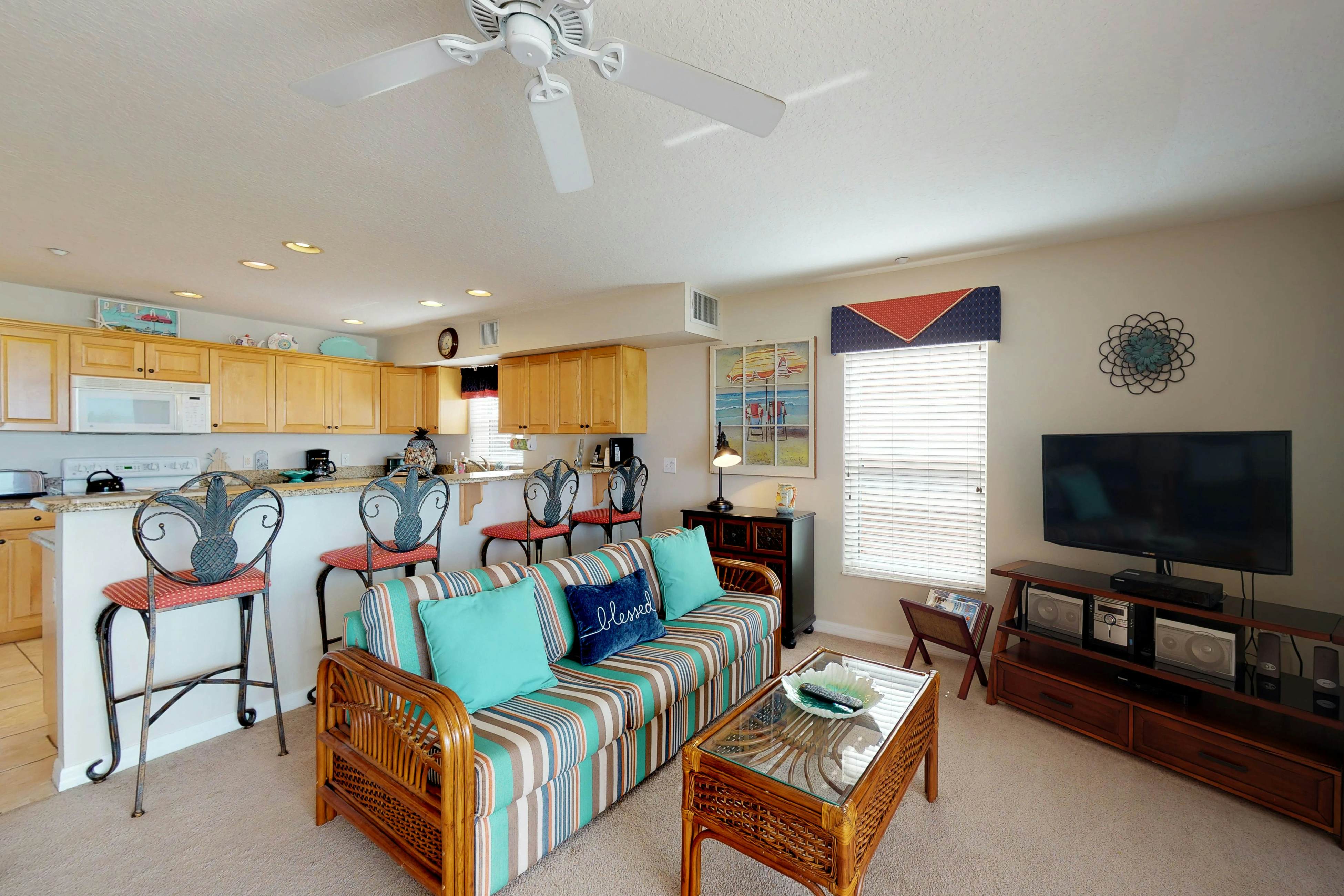 Corner waterfront condo with pool, Gulf views & easy beach access