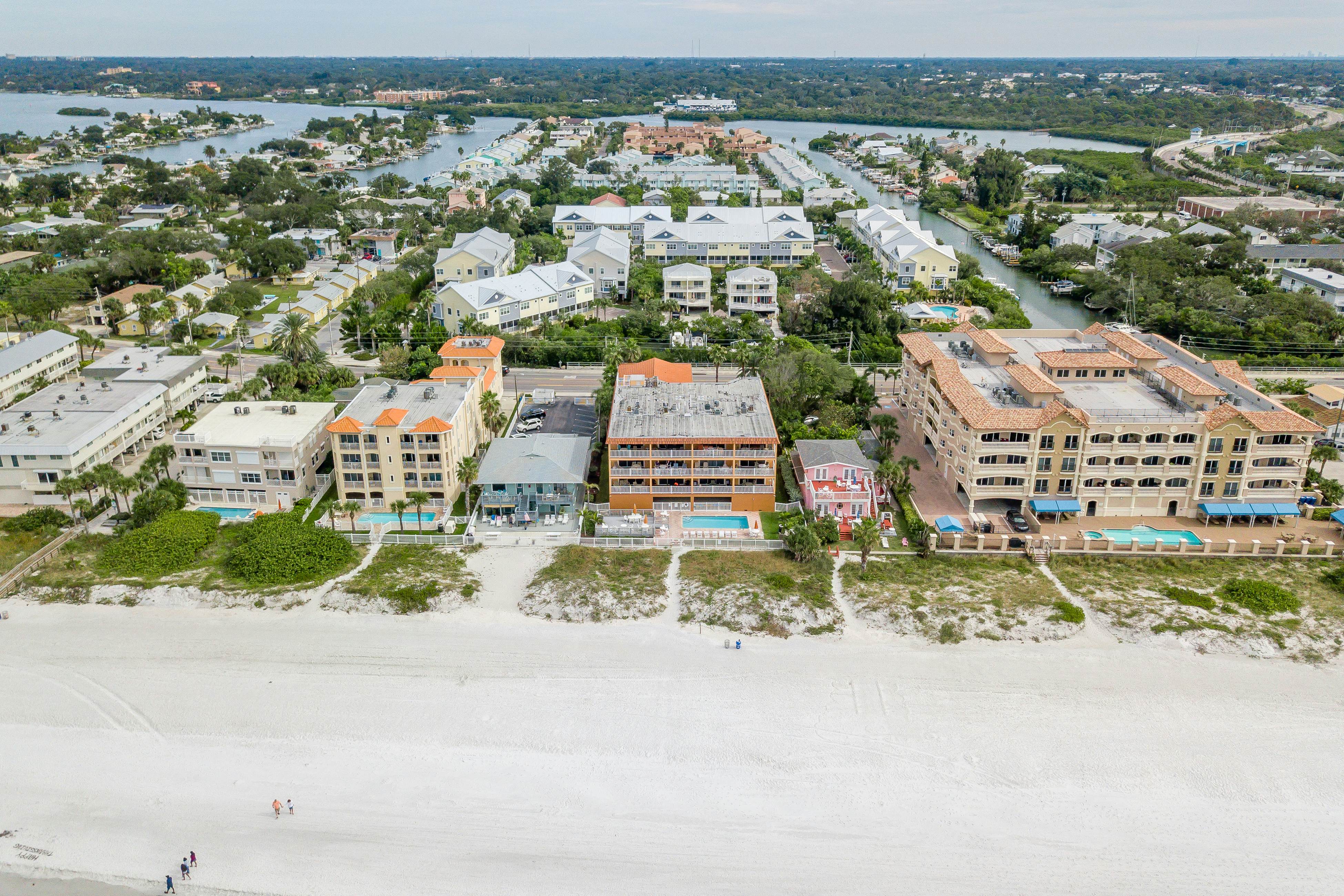 Corner waterfront condo with pool, Gulf views & easy beach access