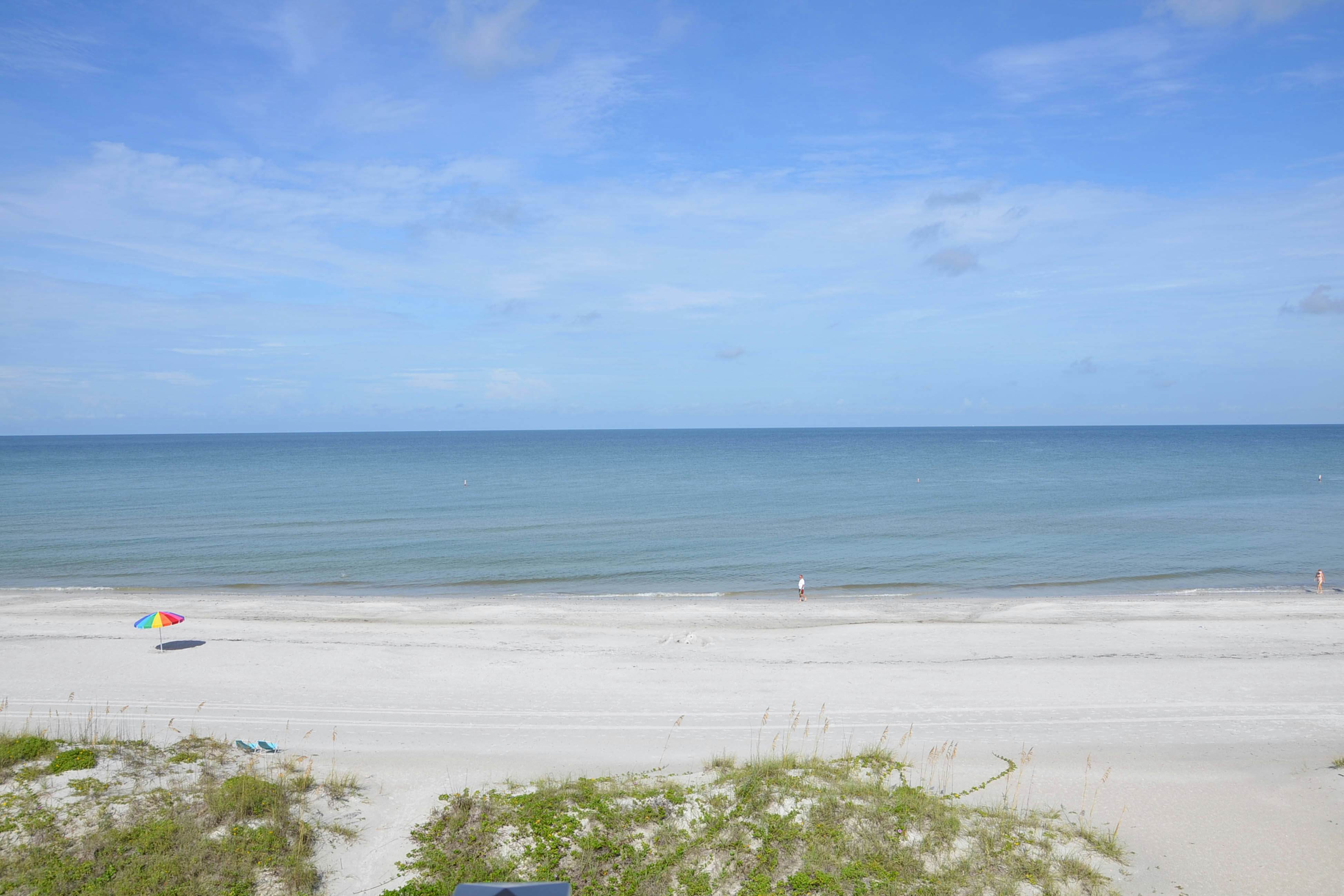 Corner waterfront condo with pool, Gulf views & easy beach access