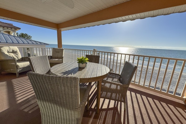 Gulf front condo with amazing water views steps to the beach