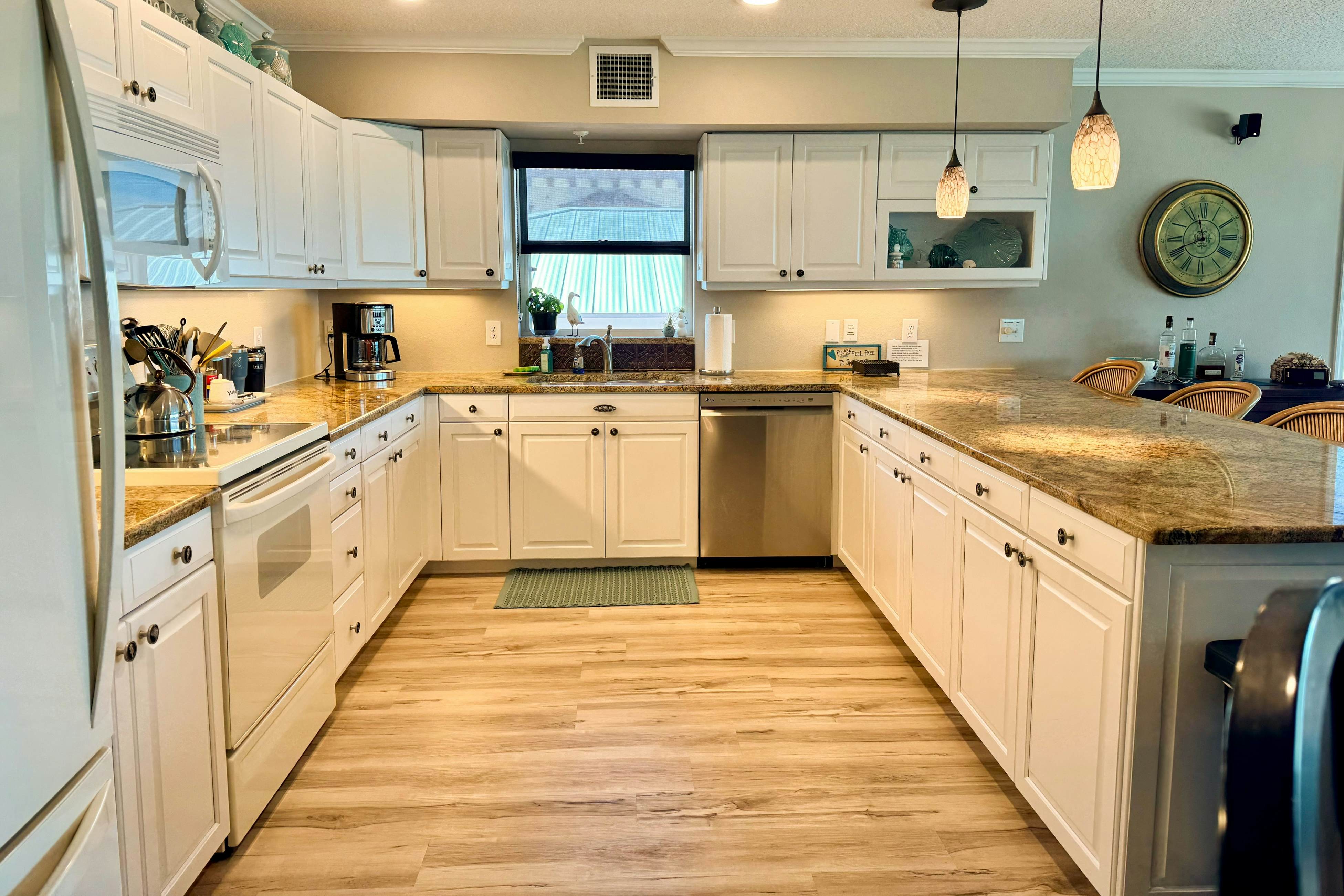 Gulf-front condo with amazing water views - steps to the beach