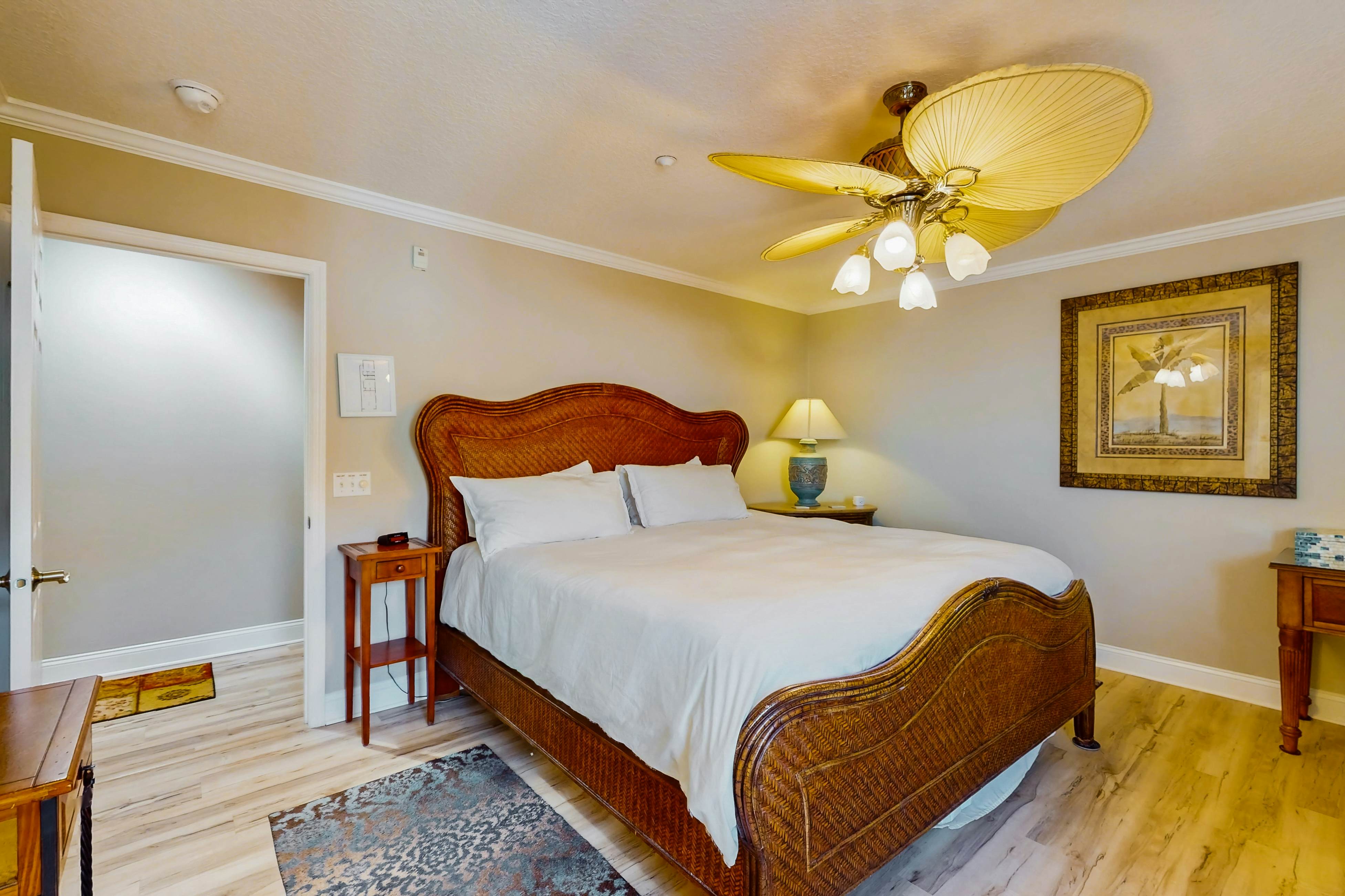 Gulf-front condo with amazing water views - steps to the beach