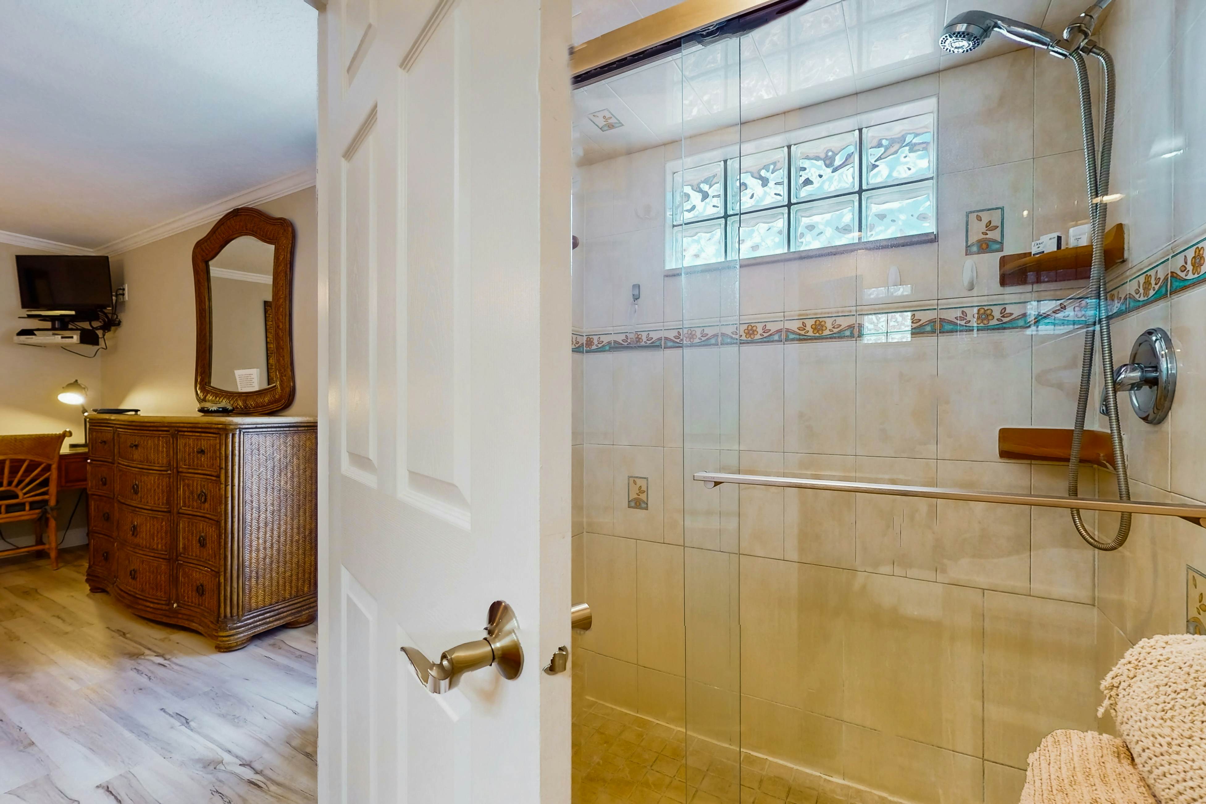 Gulf-front condo with amazing water views - steps to the beach