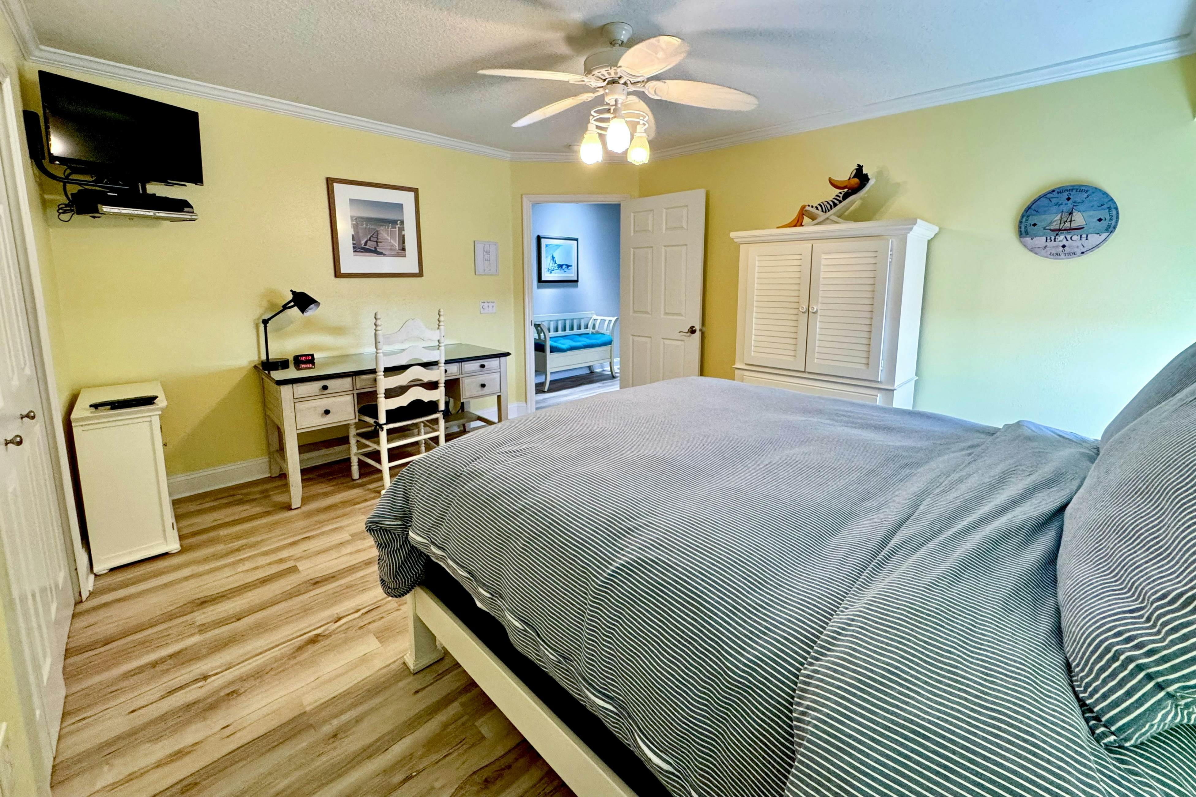 Gulf-front condo with amazing water views - steps to the beach