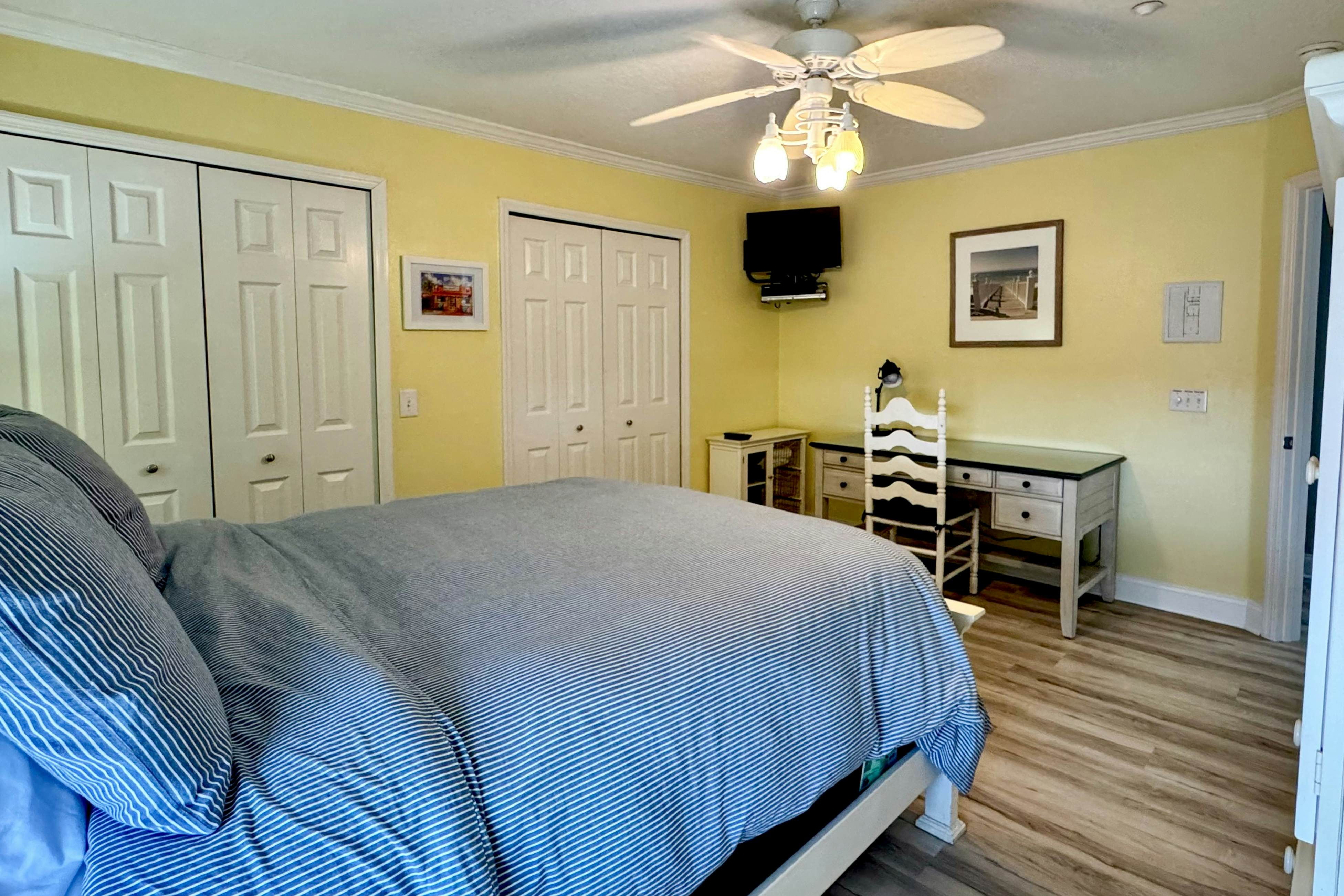 Gulf-front condo with amazing water views - steps to the beach