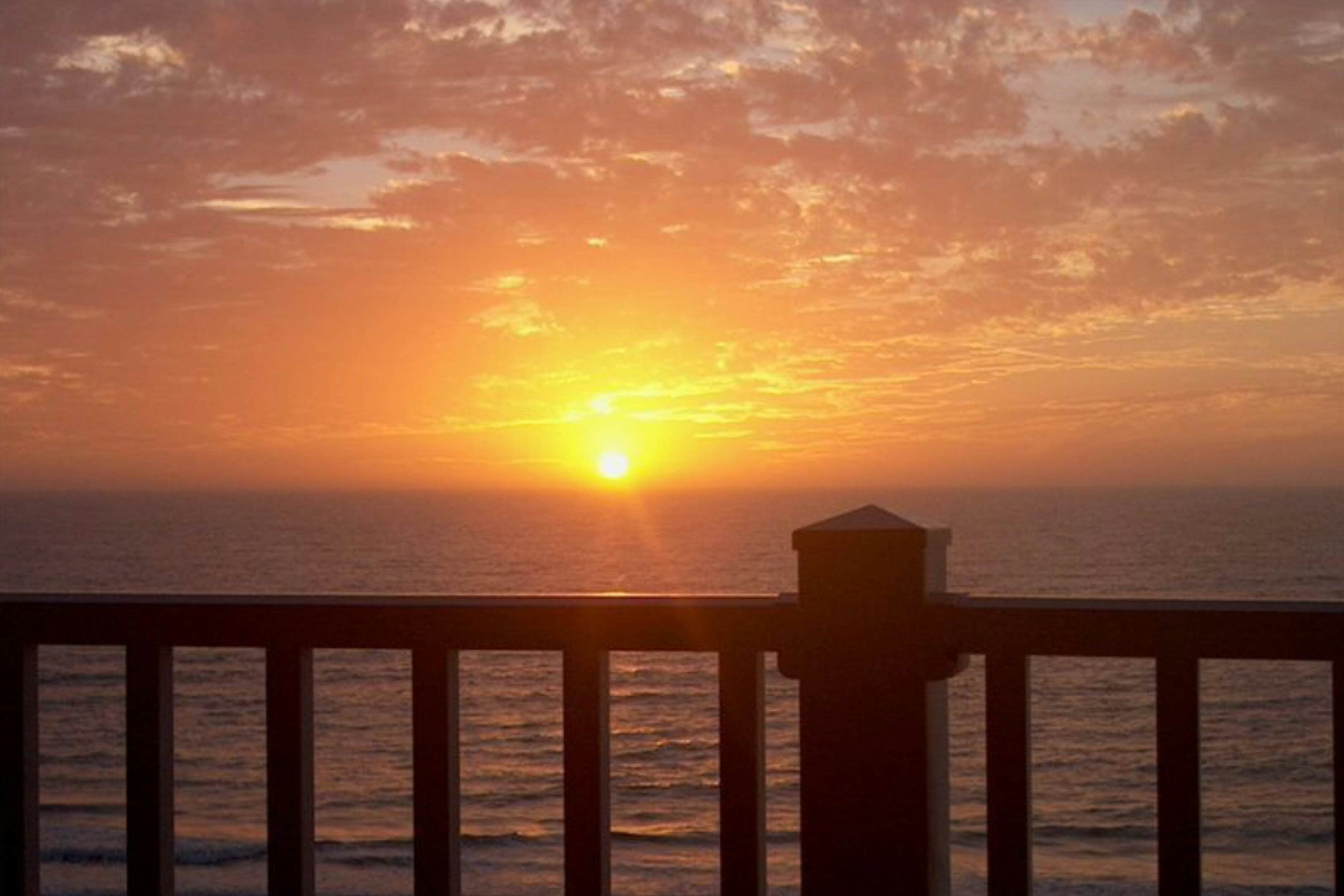 Gulf-front condo with amazing water views - steps to the beach