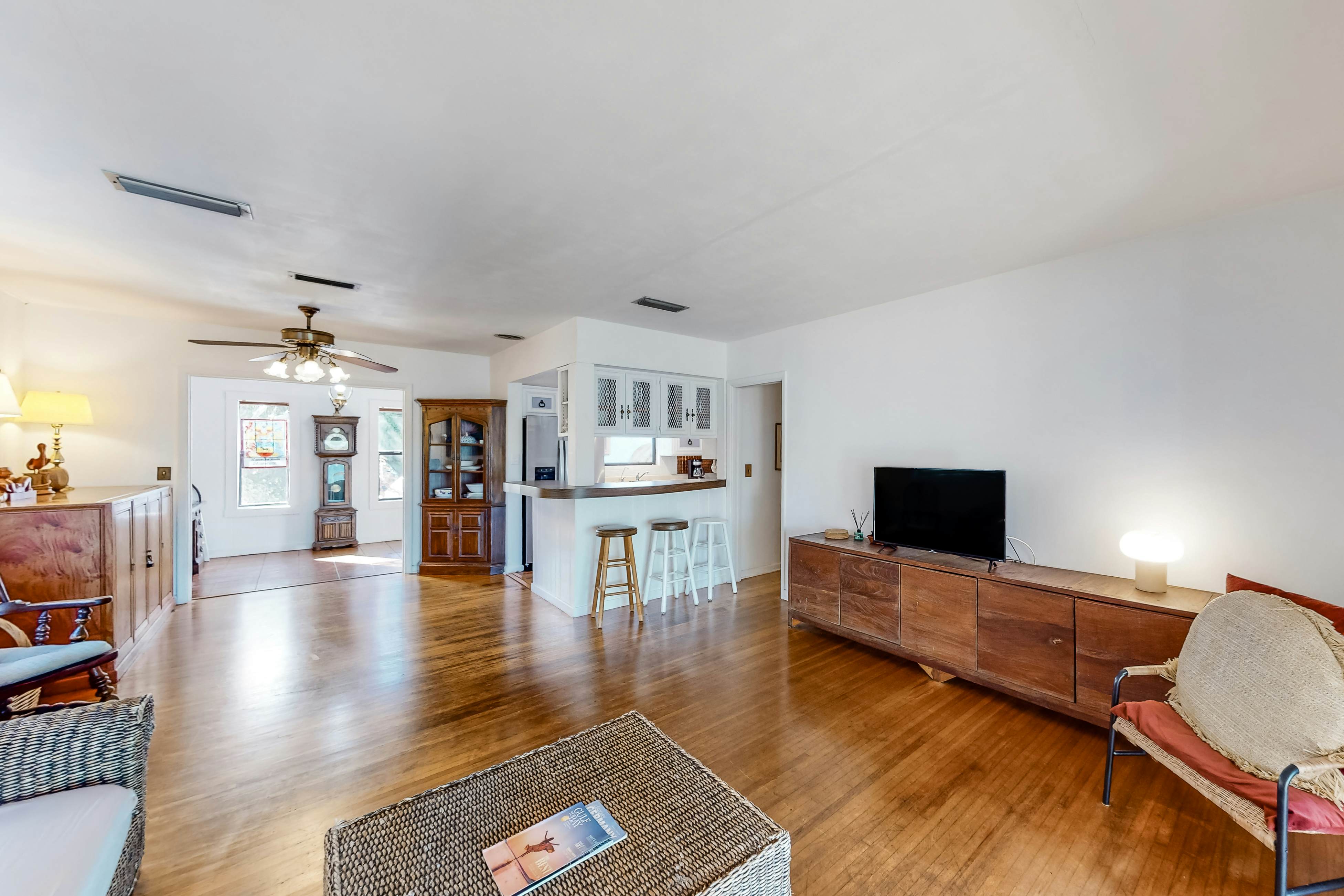 Waterfront home with deck, garden, WiFi & central AC - dog-friendly