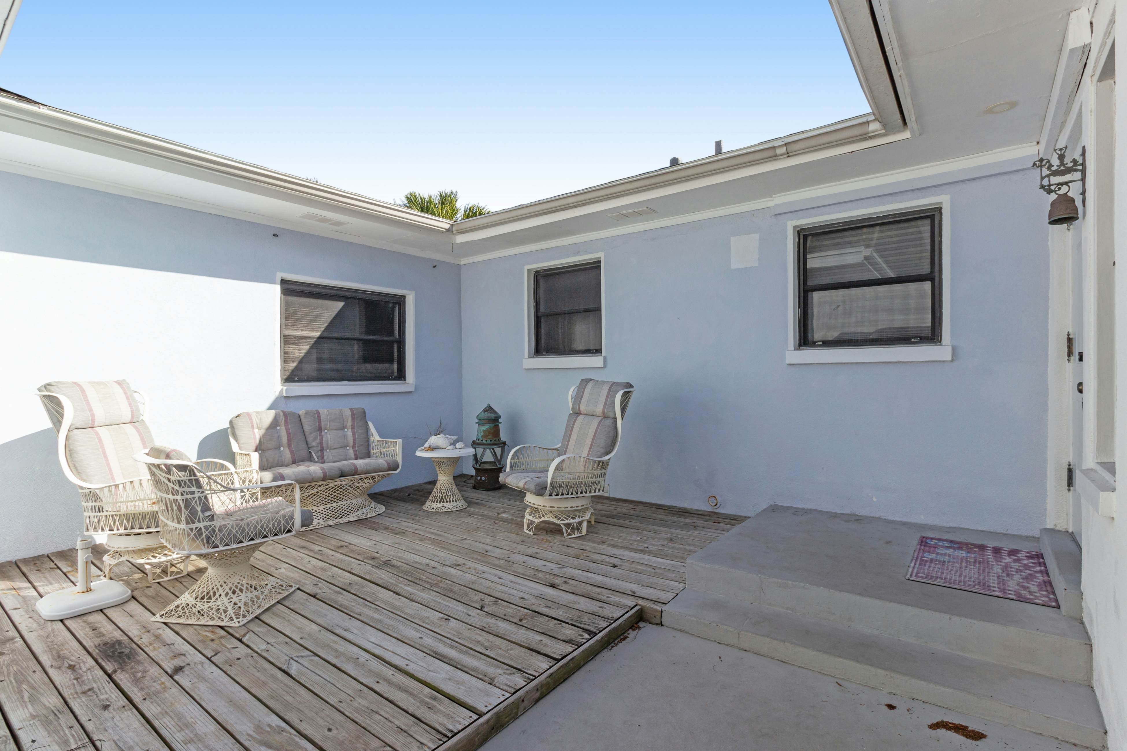 Waterfront home with deck, garden, WiFi & central AC - dog-friendly