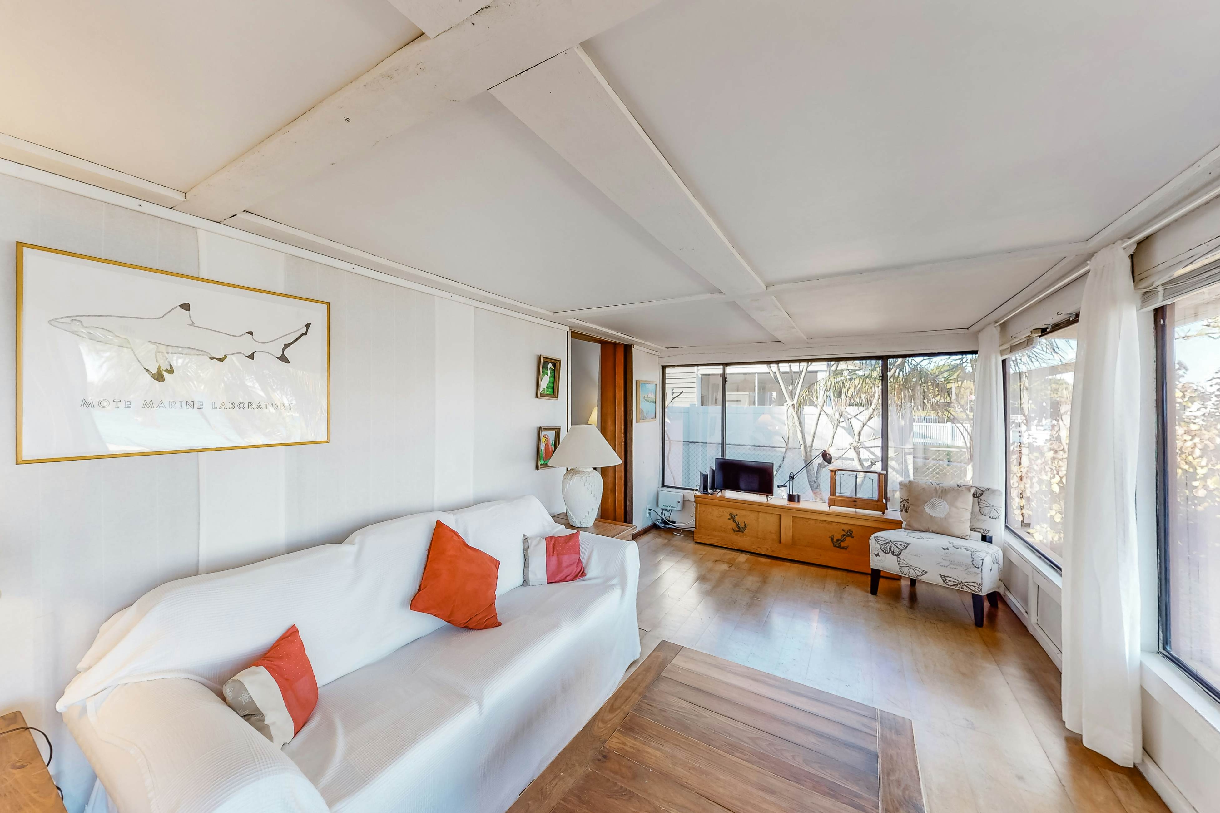 Waterfront home with deck, garden, WiFi & central AC - dog-friendly