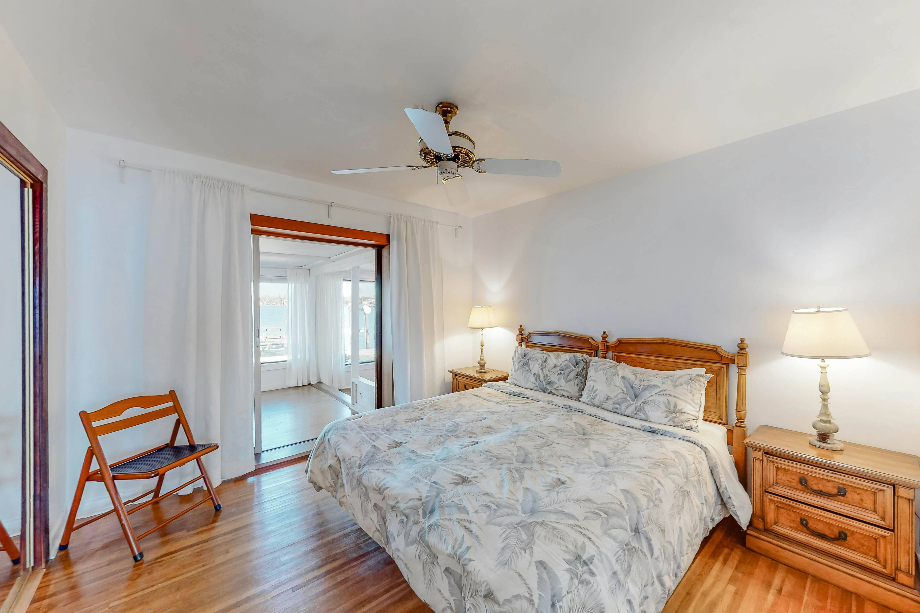 Waterfront home with deck, garden, WiFi & central AC - dog-friendly