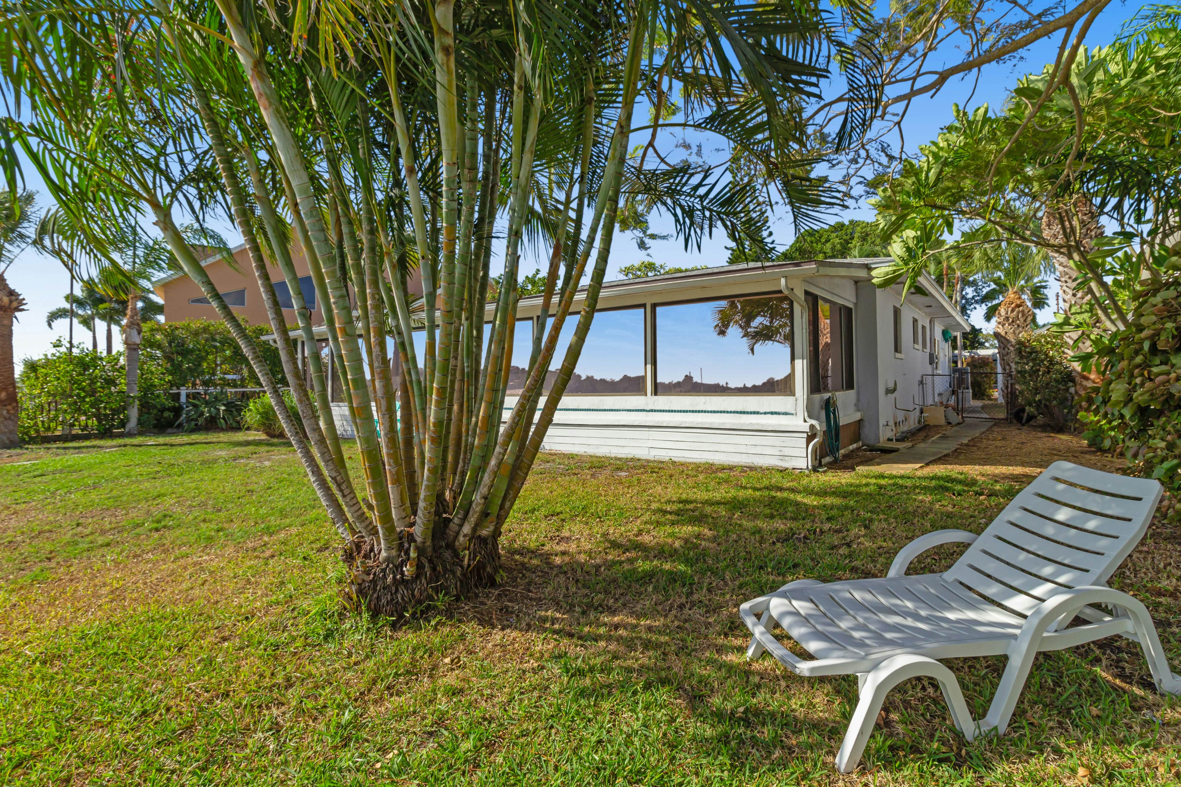 Waterfront home with deck, garden, WiFi & central AC - dog-friendly